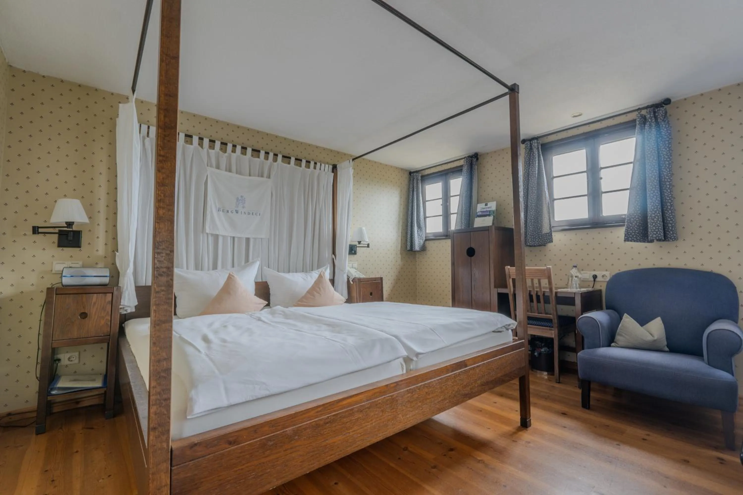 Bed in Burg Windeck ***S