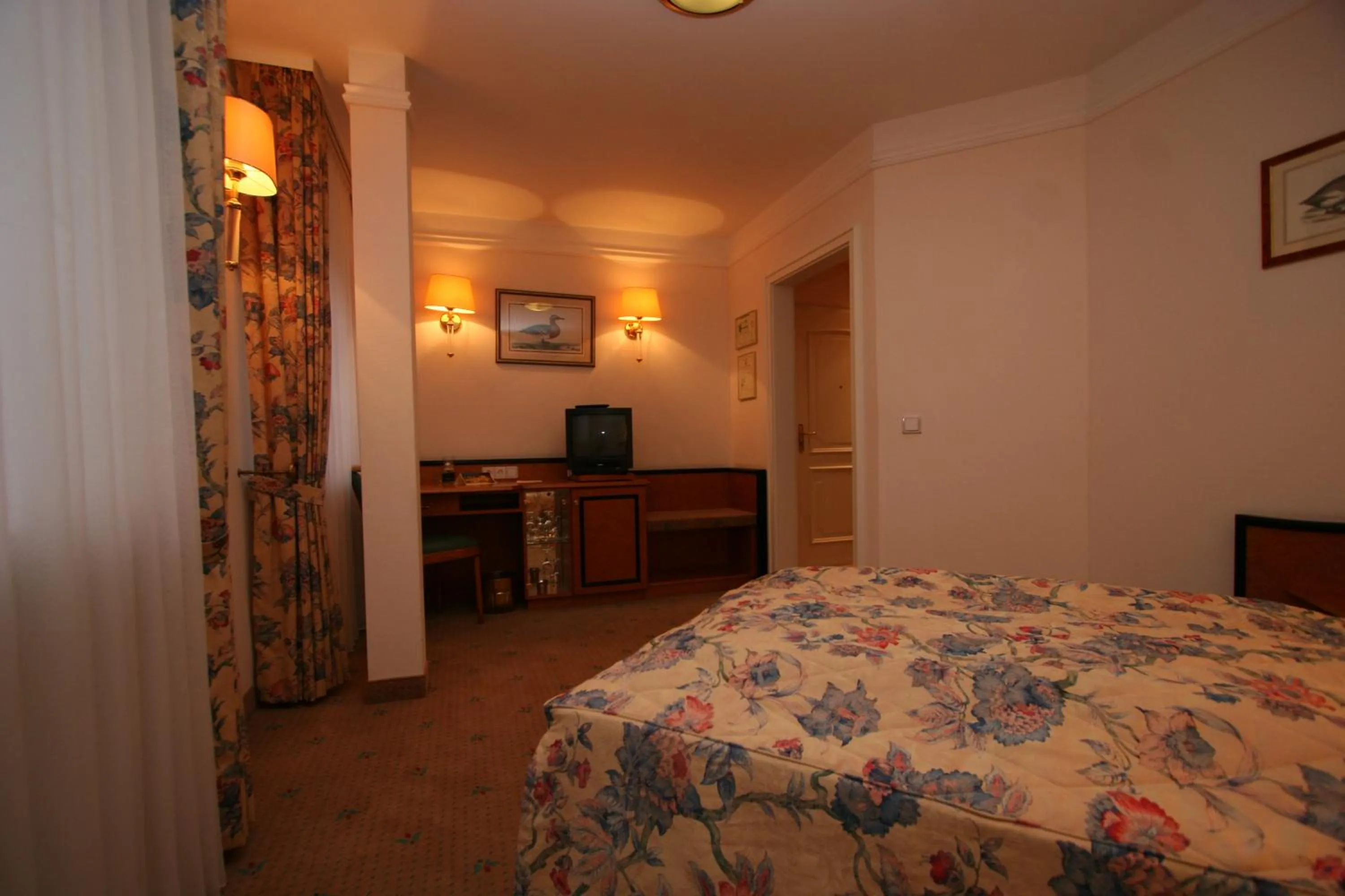 Photo of the whole room, Bed in Park Hotel am Schloss