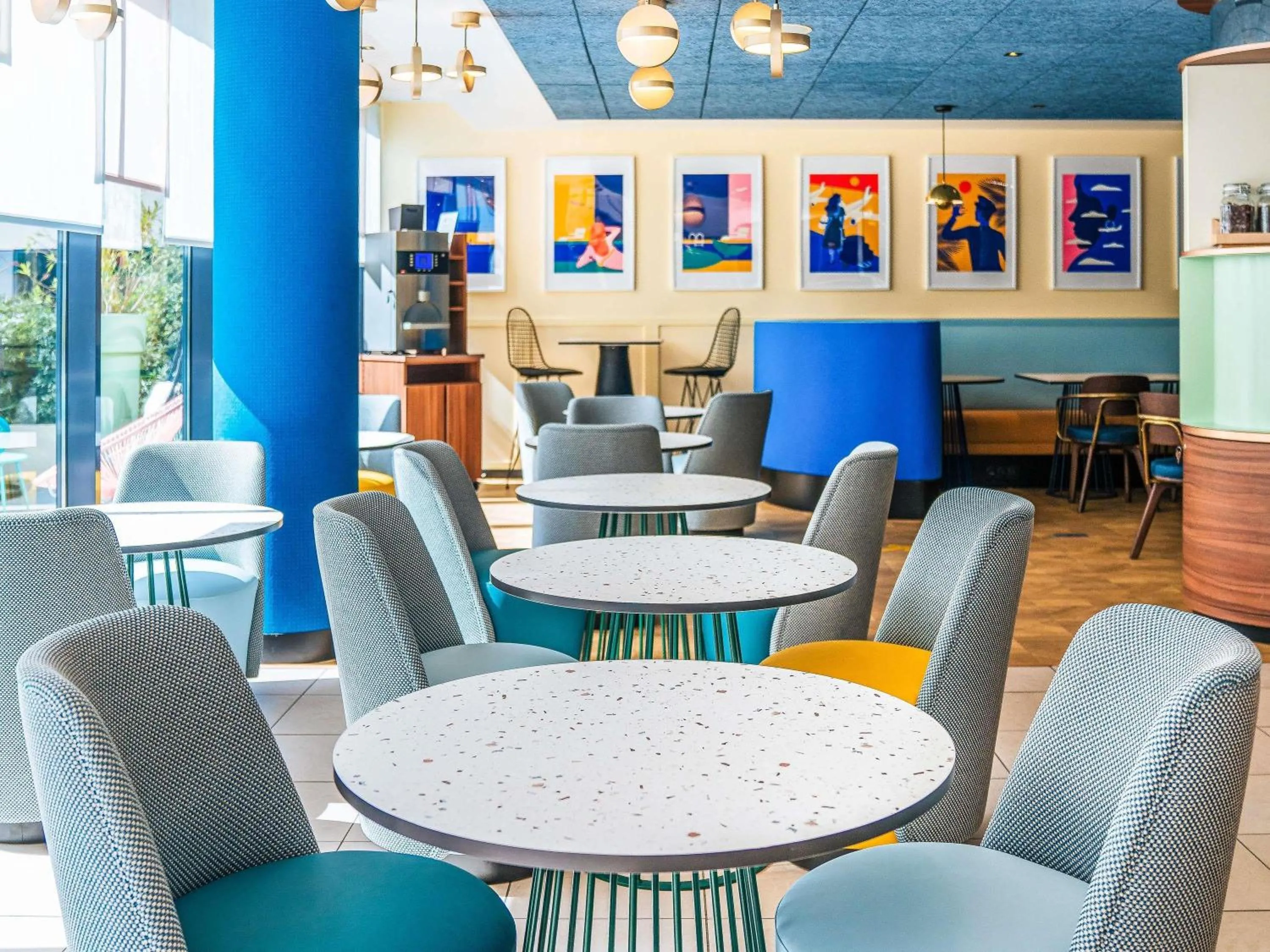 Lounge or bar in ibis Styles Nice Aéroport Arenas