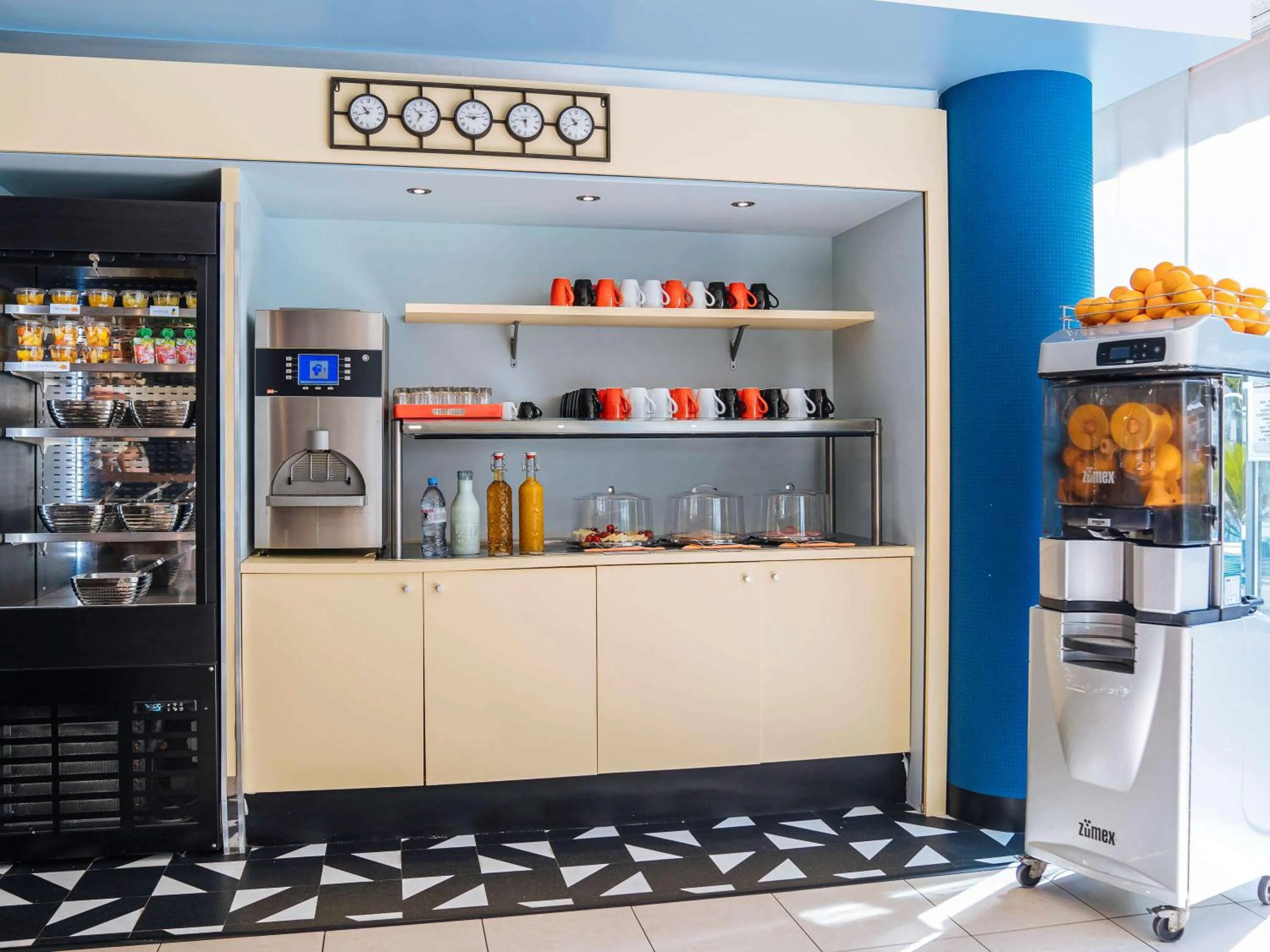 Restaurant/places to eat in ibis Styles Nice Aéroport Arenas