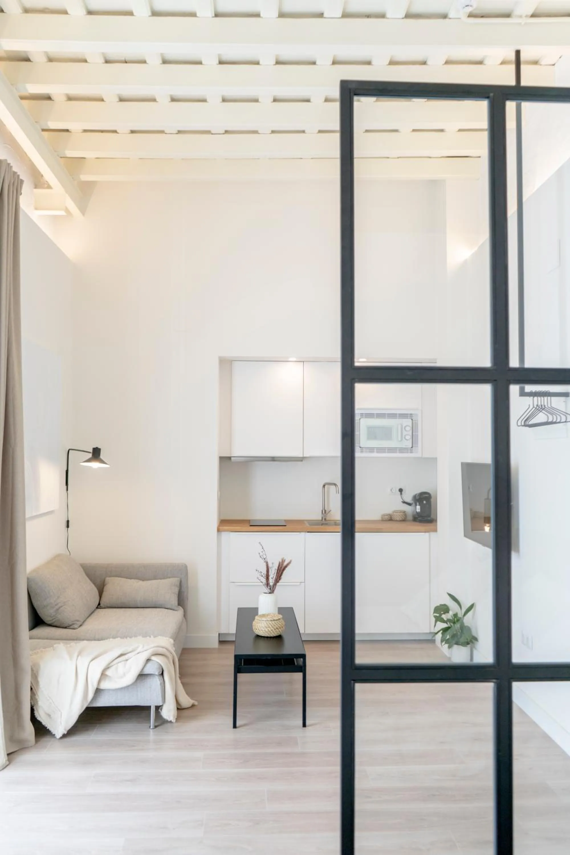 Living room, Bed in Suites Alfonso X
