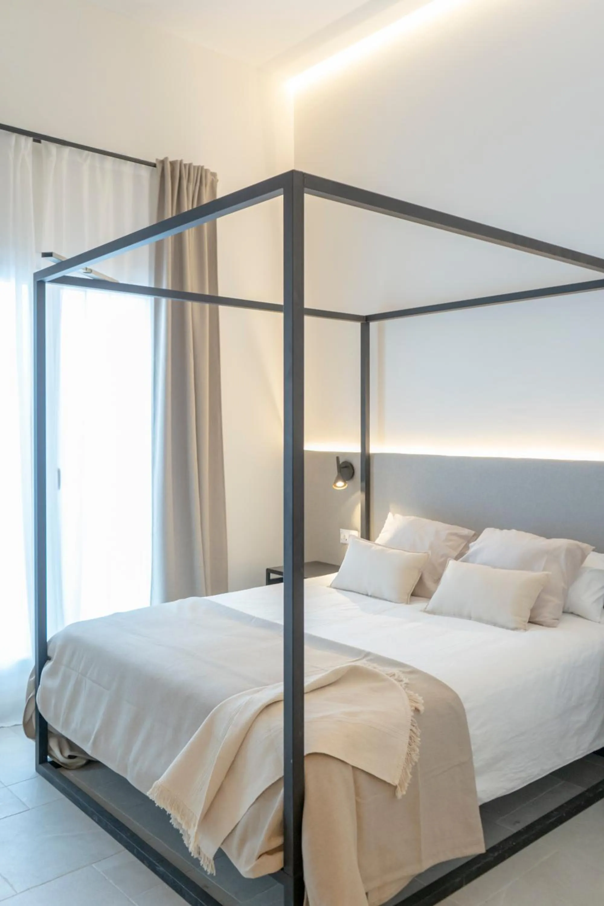 Bed in Suites Alfonso X