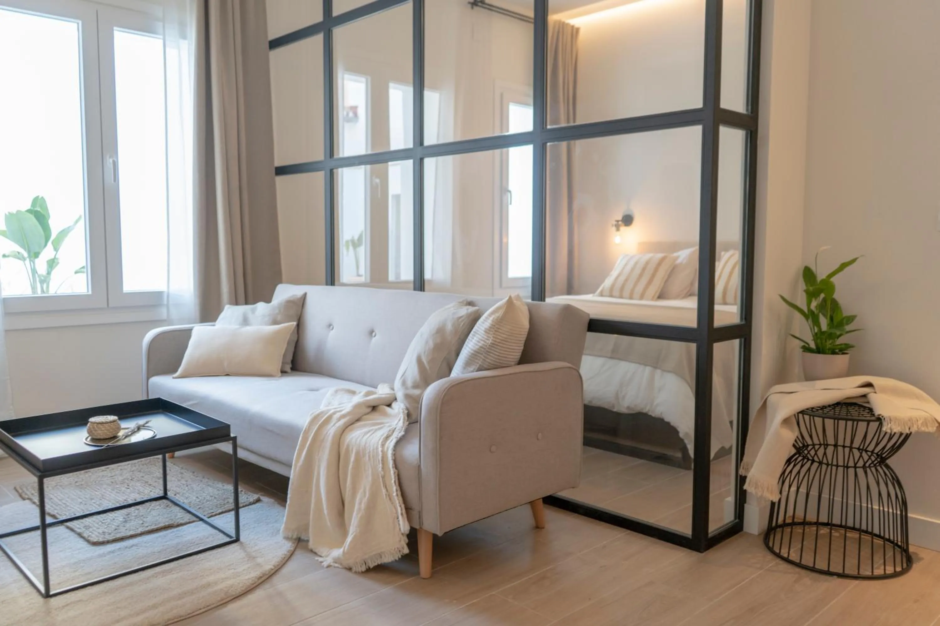 Living room, Bed in Suites Alfonso X