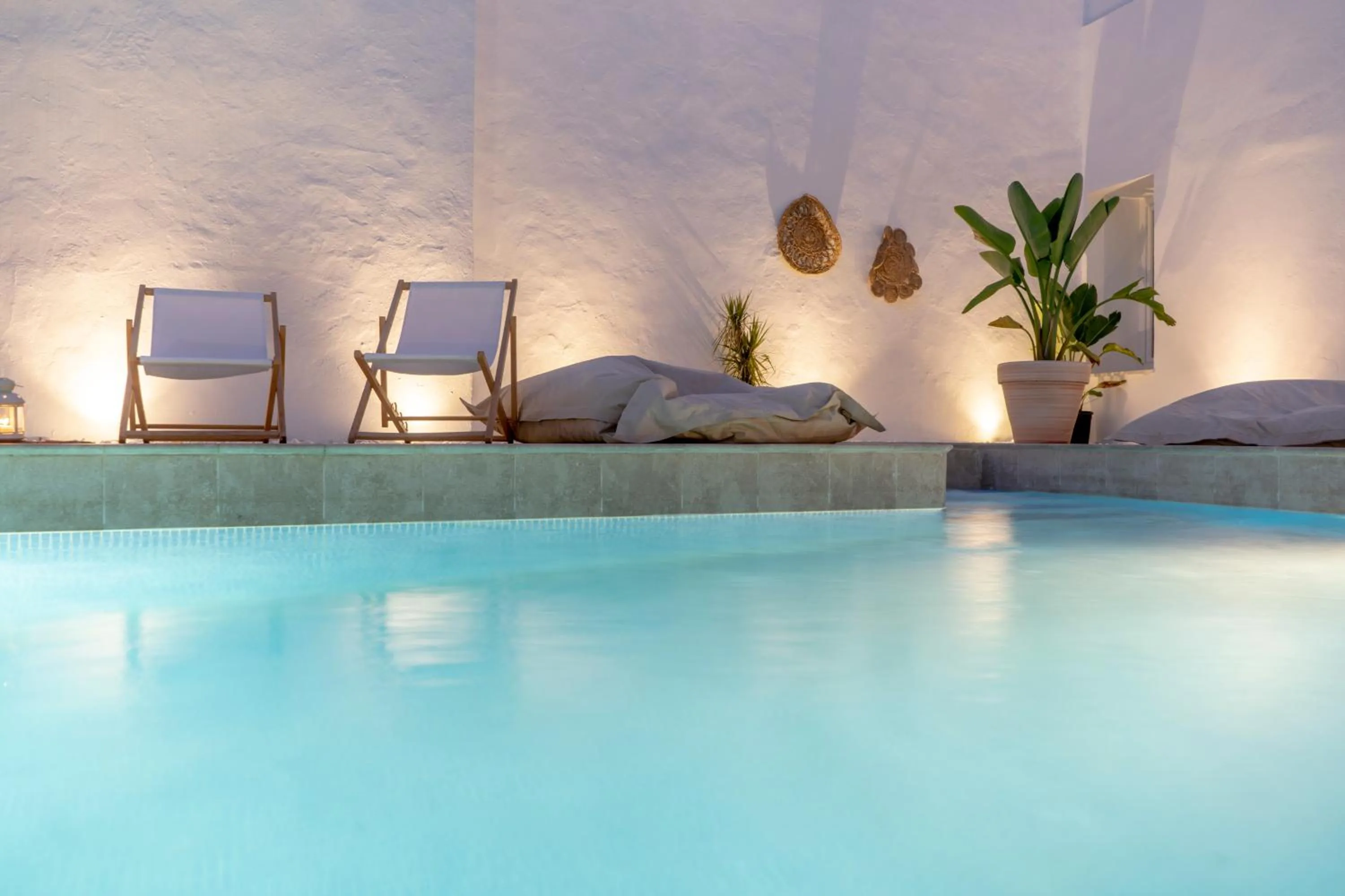 Swimming pool in Suites Alfonso X