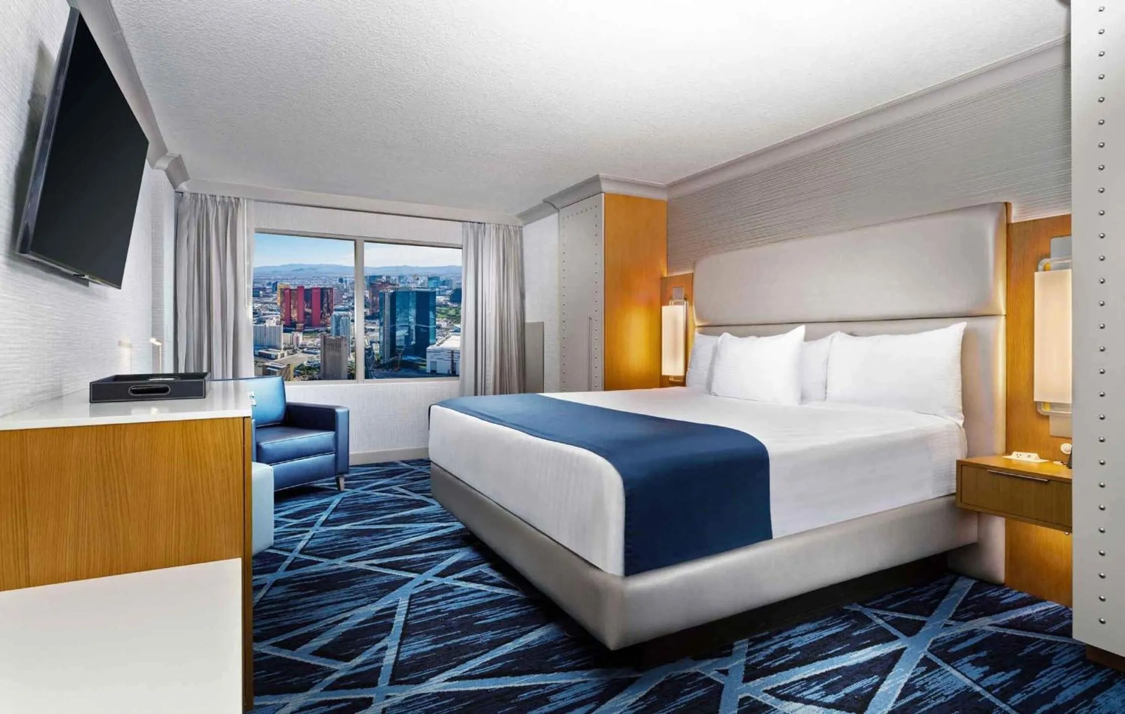 TV and multimedia, Bed in The STRAT Hotel, Casino & Tower