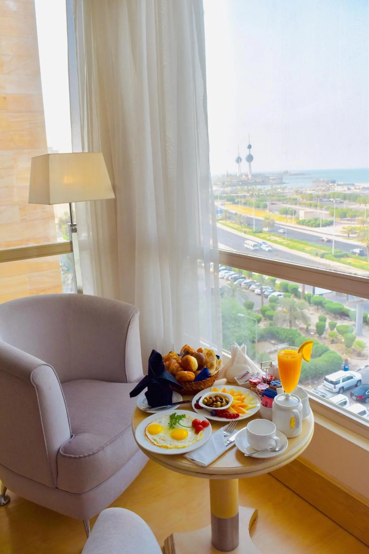 Restaurant/places to eat in Le Royal Hotel