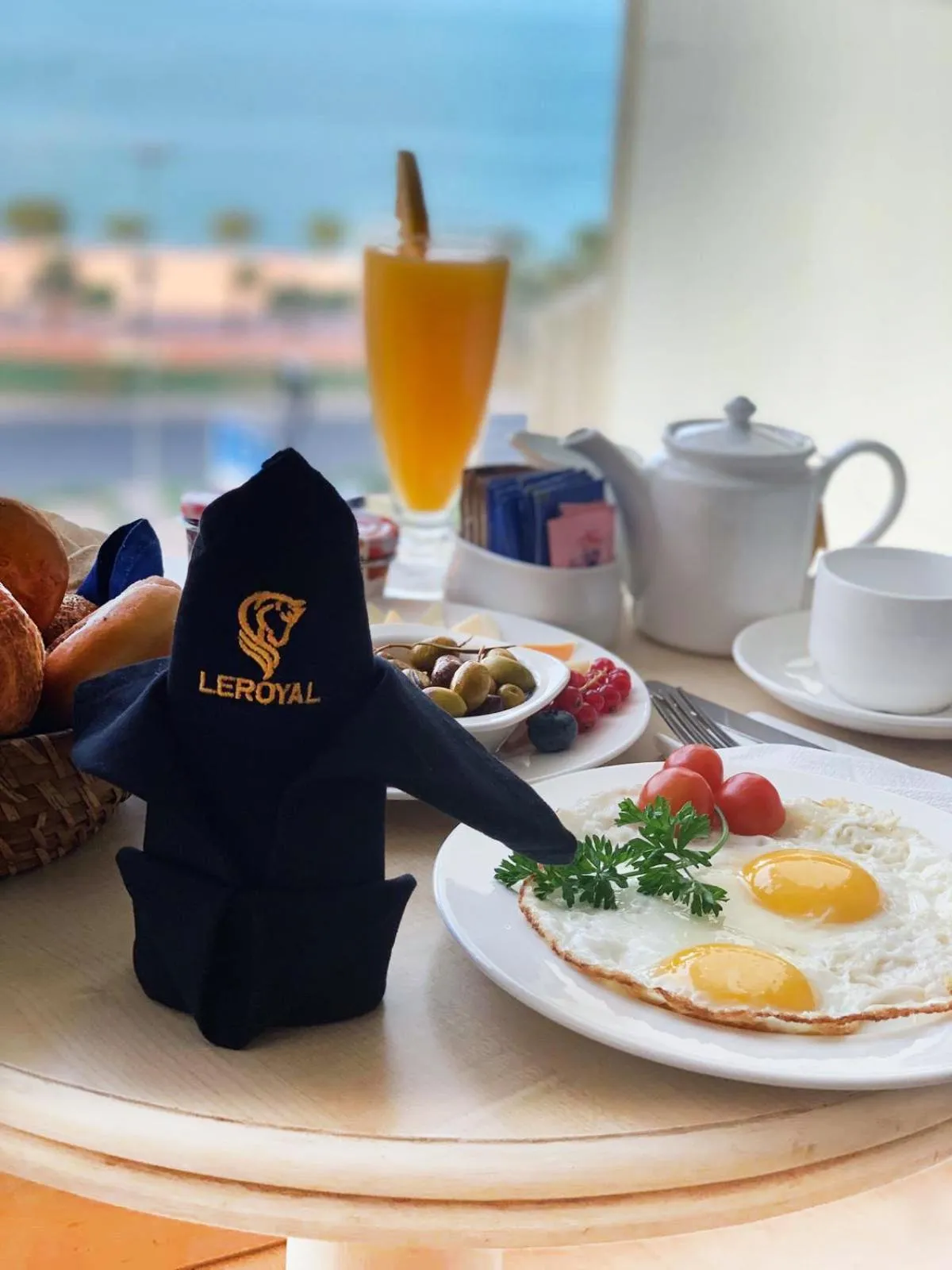 Food and drinks in Le Royal Hotel