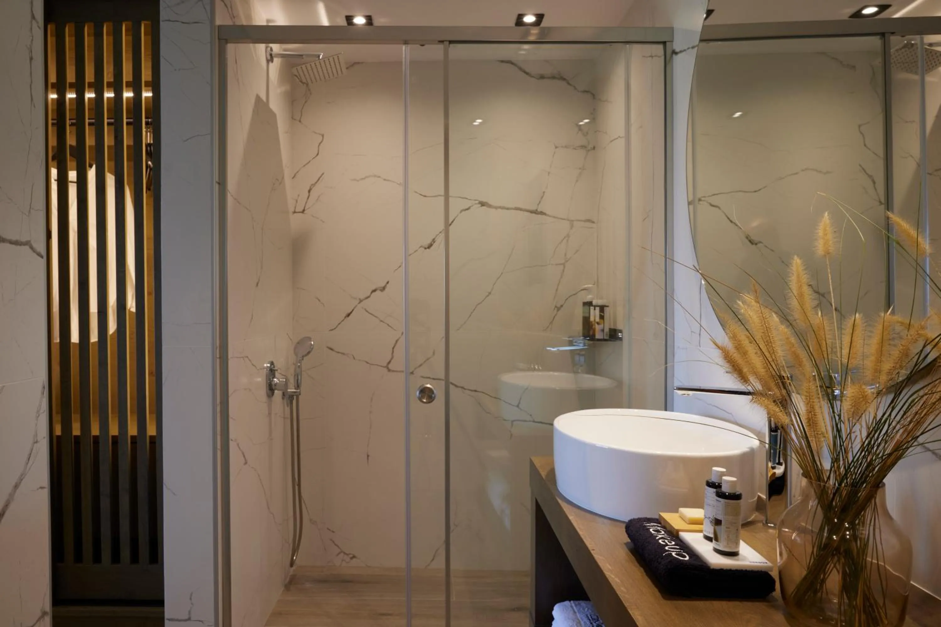 Shower in Villa OMNIA - Luxury Bound on Earth