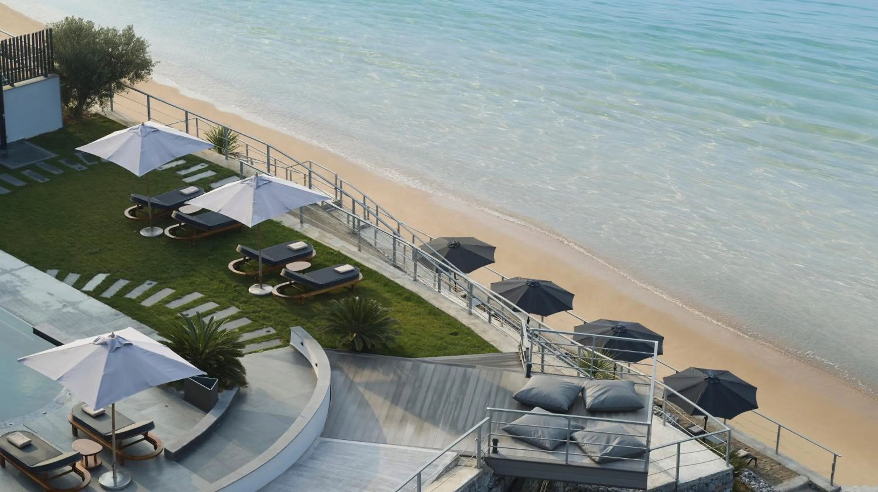 Day in Villa OMNIA - Luxury Bound on Earth