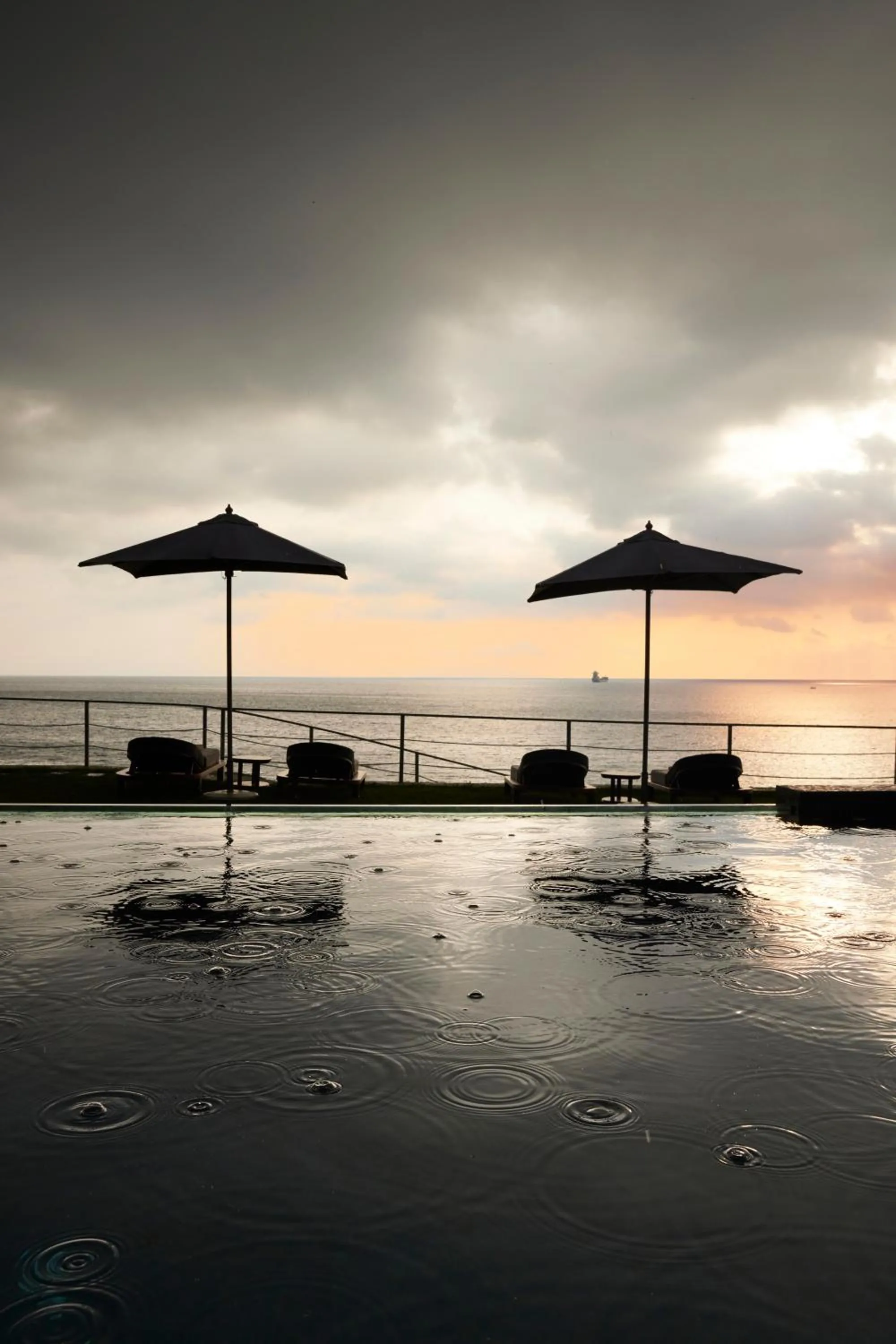 Day in Villa OMNIA - Luxury Bound on Earth