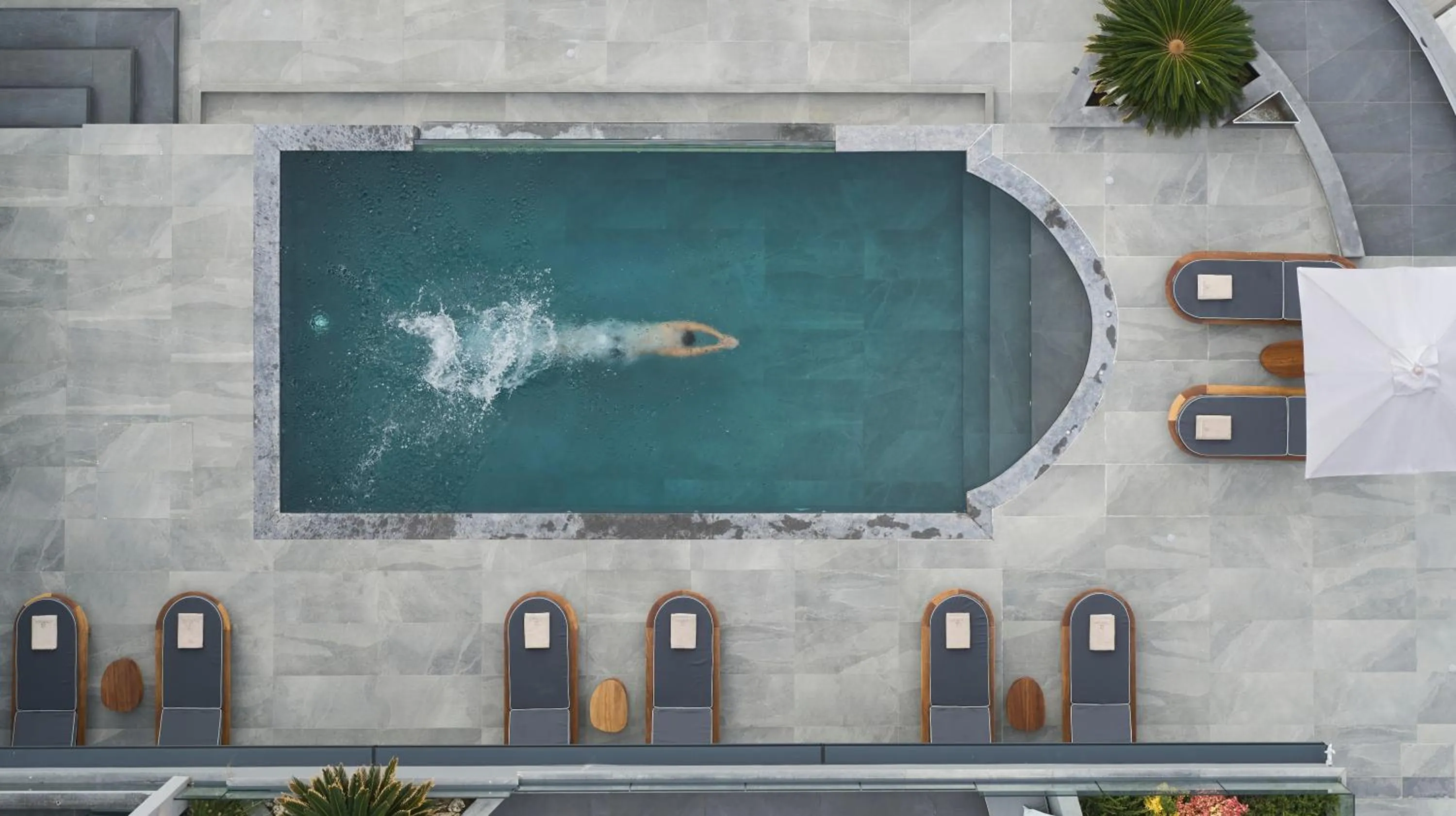 Day in Villa OMNIA - Luxury Bound on Earth