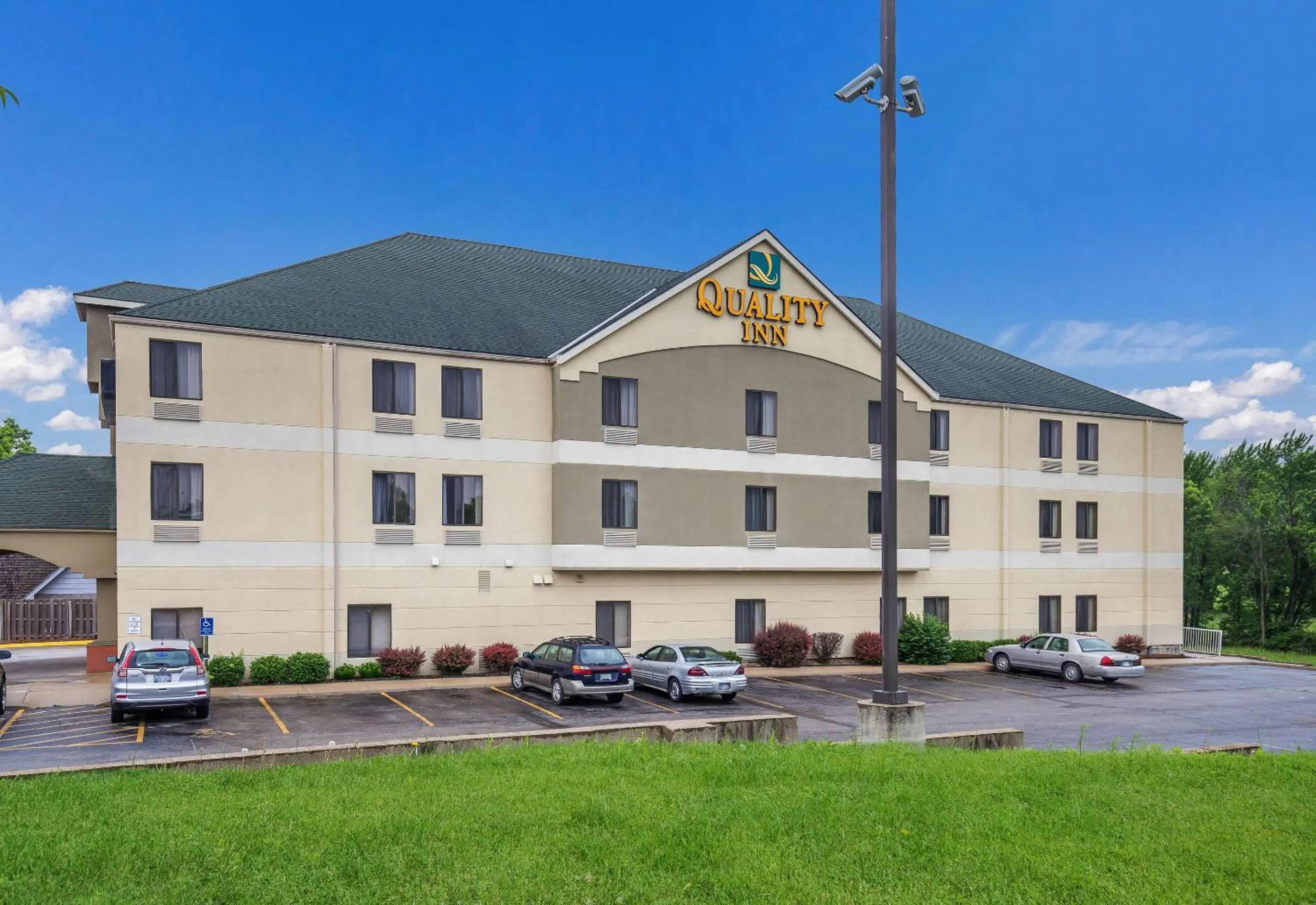 Property building in Quality Inn I-70 Near Kansas Speedway