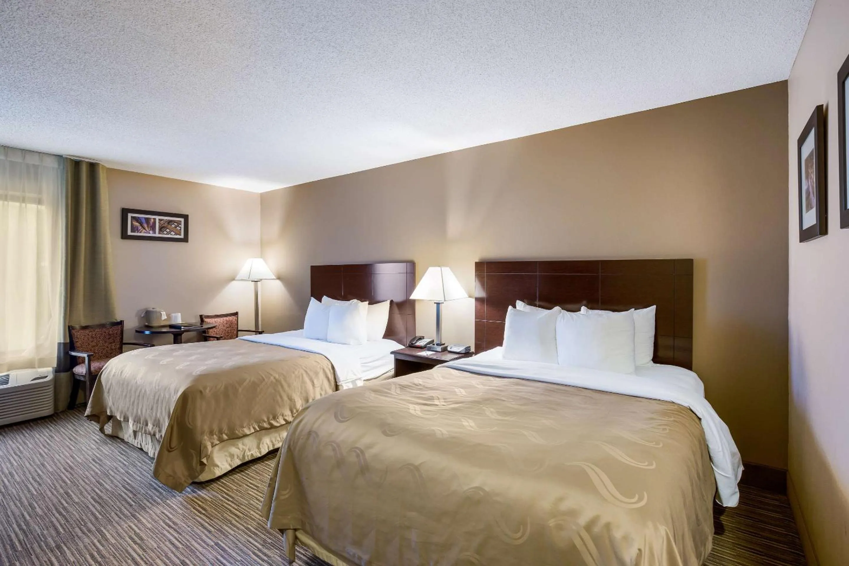 Bedroom, Bed in Quality Inn I-70 Near Kansas Speedway