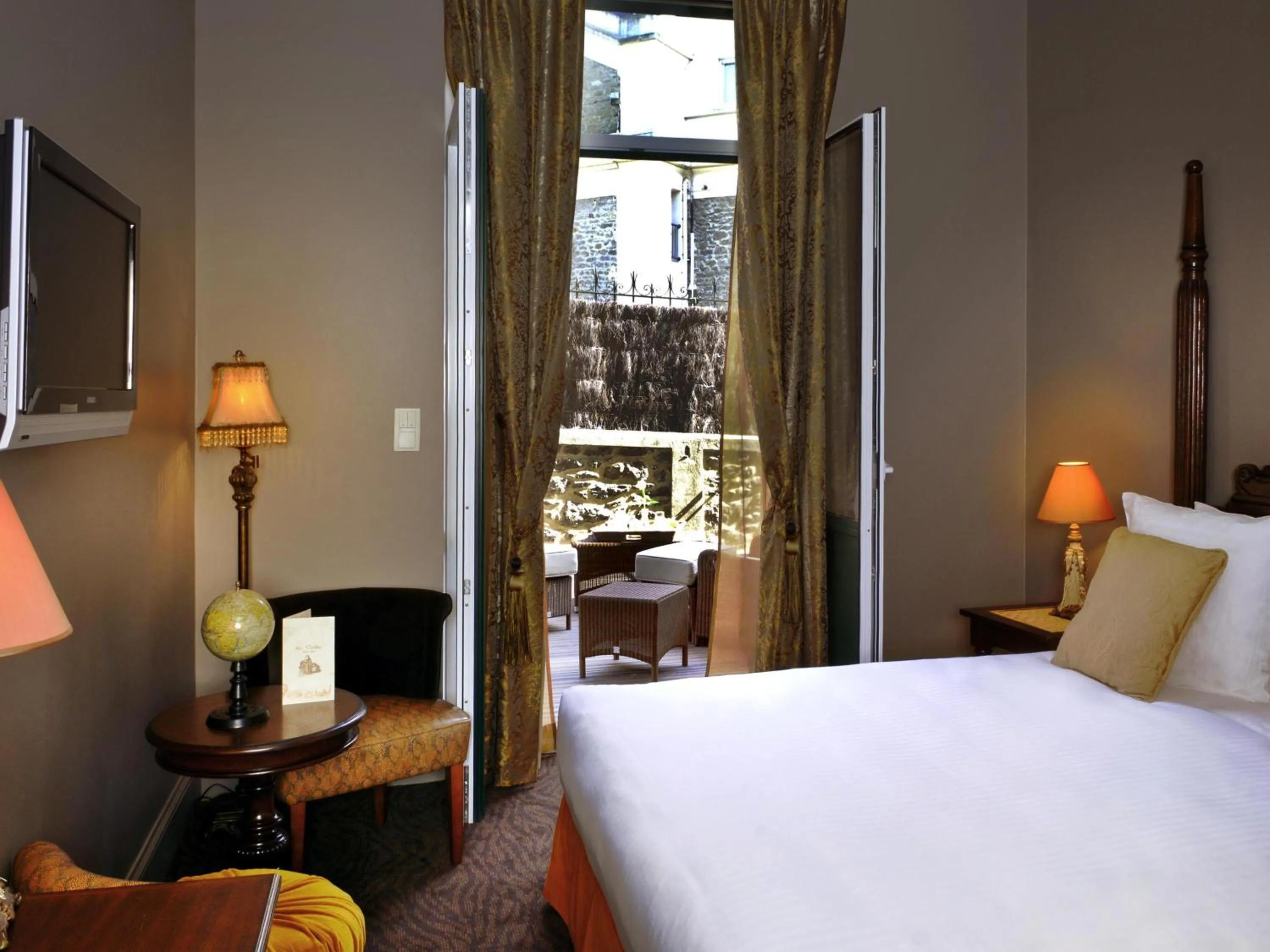 Bedroom, Bed in Royal Emeraude Hotel Dinard - MGallery Collection