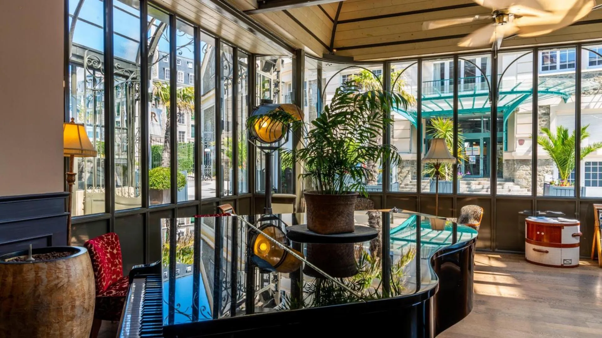 Lounge or bar in Royal Emeraude Hotel Dinard - MGallery Collection