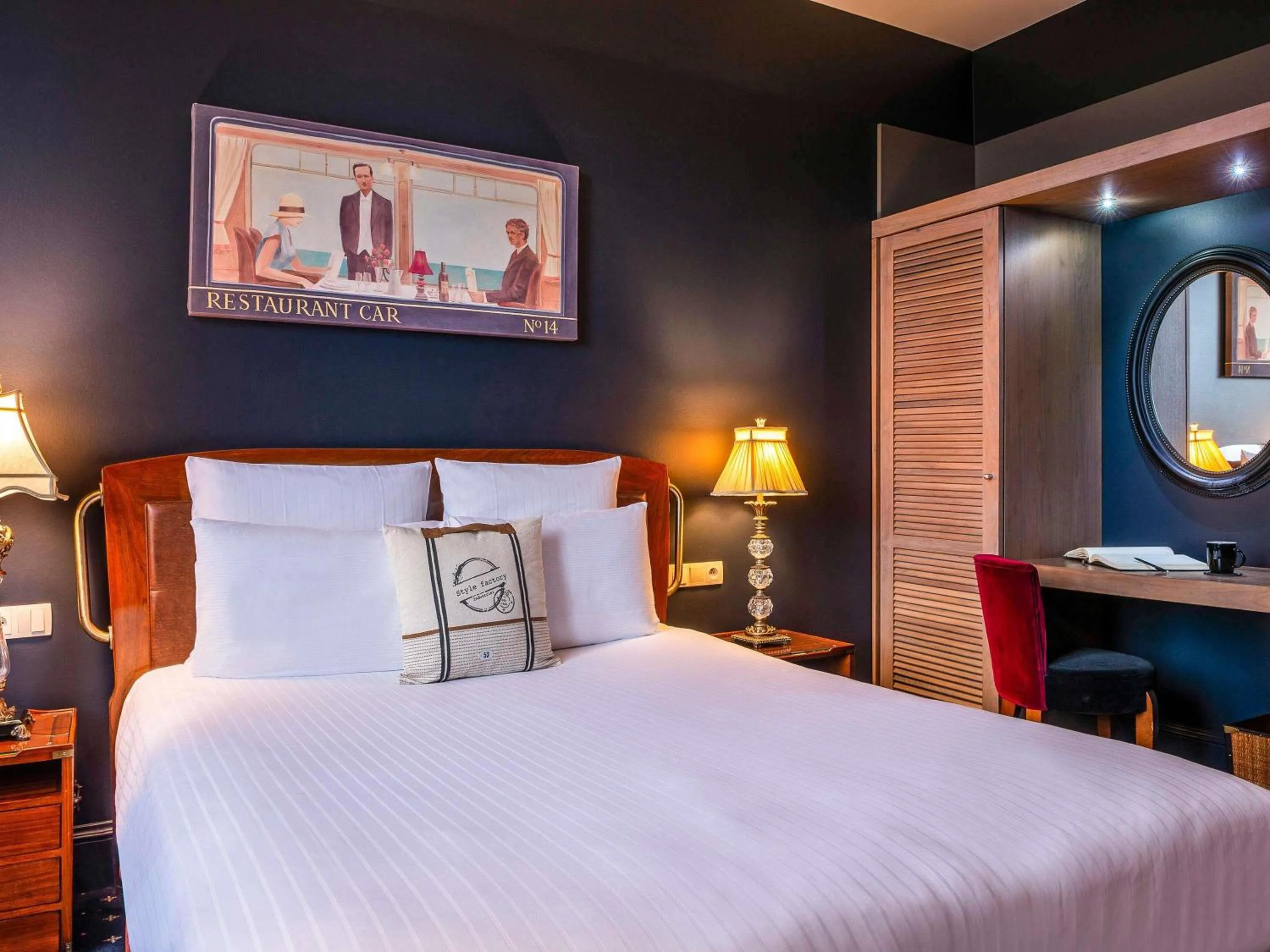 Bedroom, Bed in Royal Emeraude Hotel Dinard - MGallery Collection