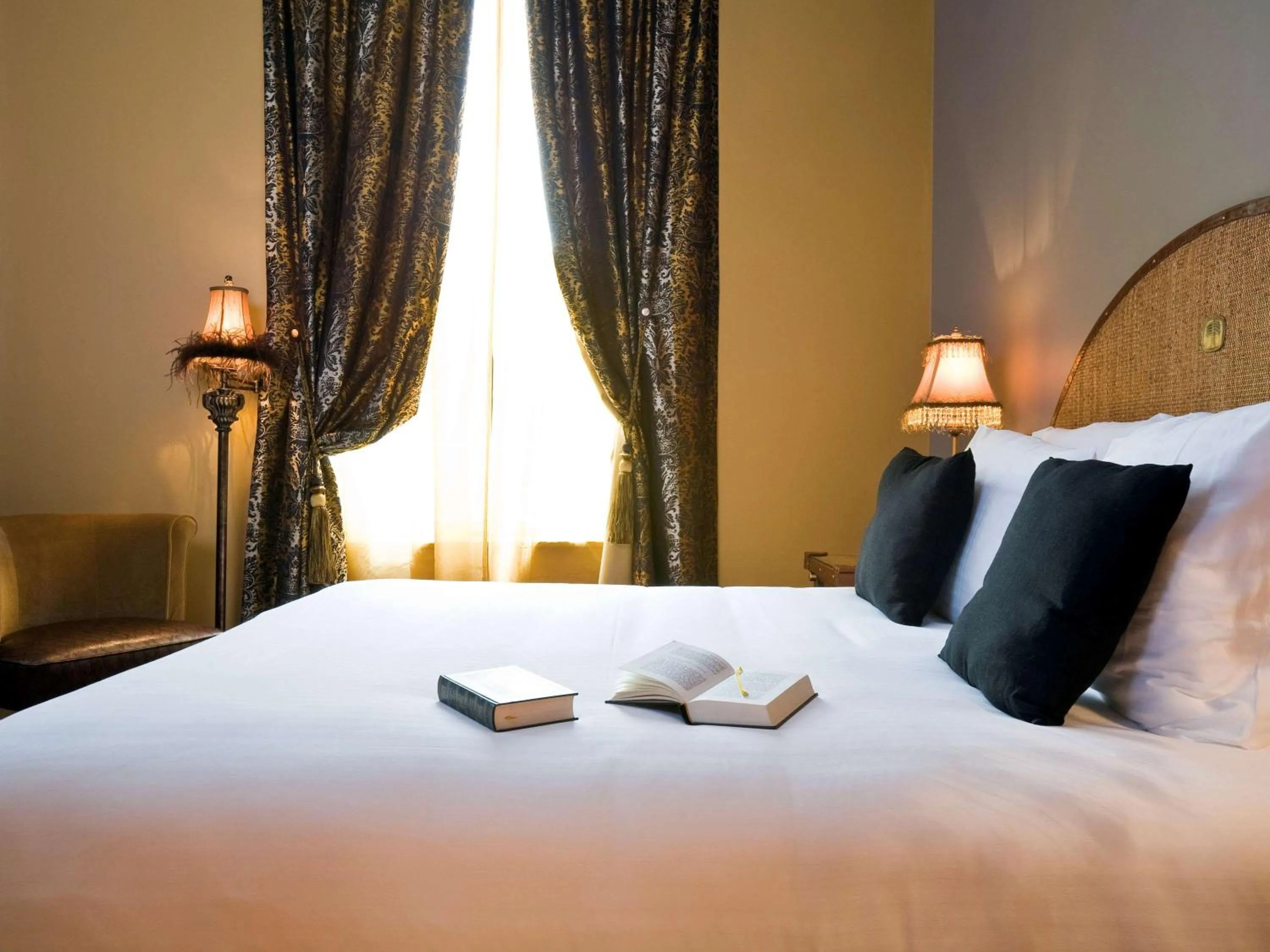 Photo of the whole room, Bed in Royal Emeraude Hotel Dinard - MGallery Collection