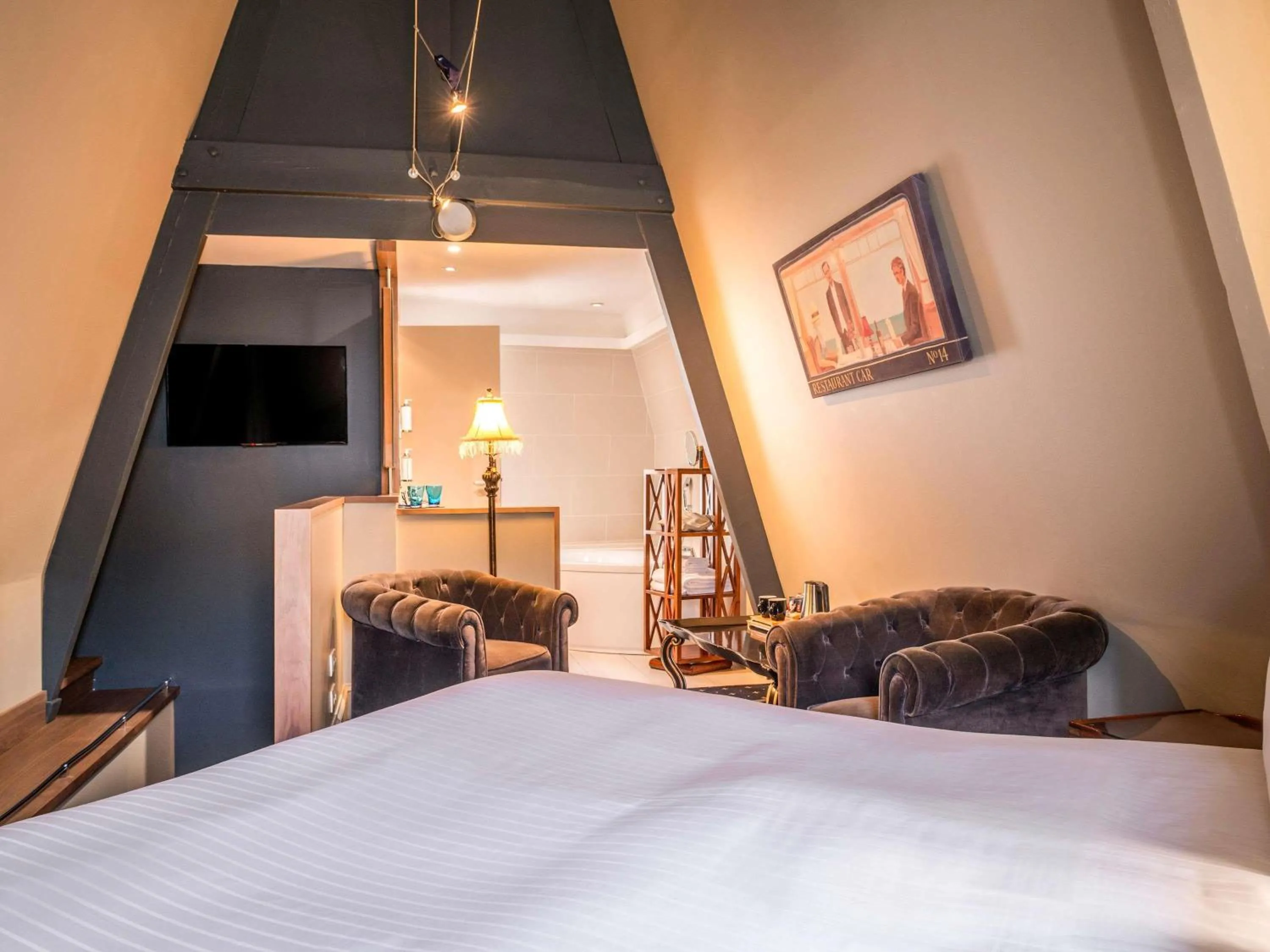 Bedroom, Bed in Royal Emeraude Hotel Dinard - MGallery Collection