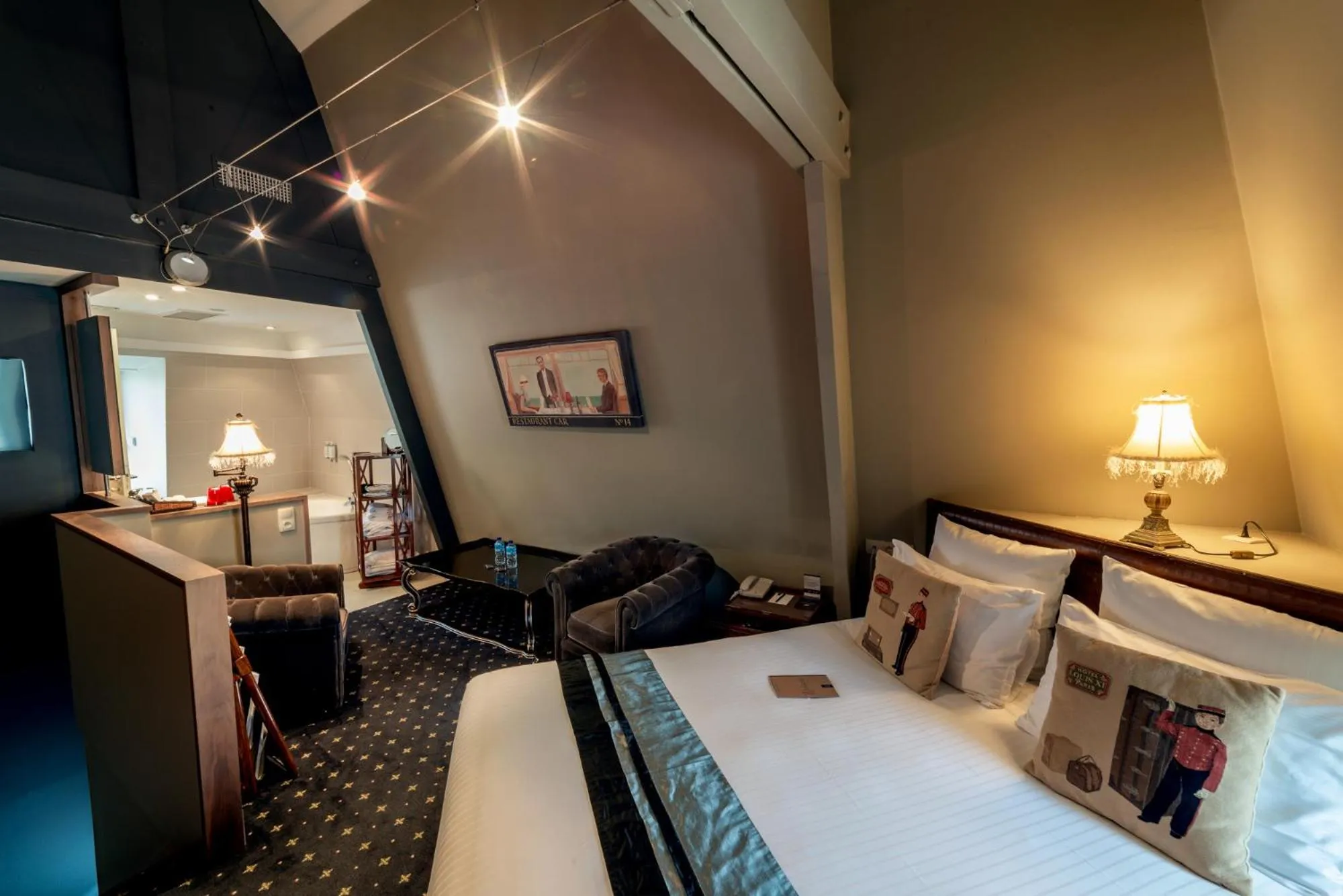 Photo of the whole room in Royal Emeraude Hotel Dinard - MGallery Collection