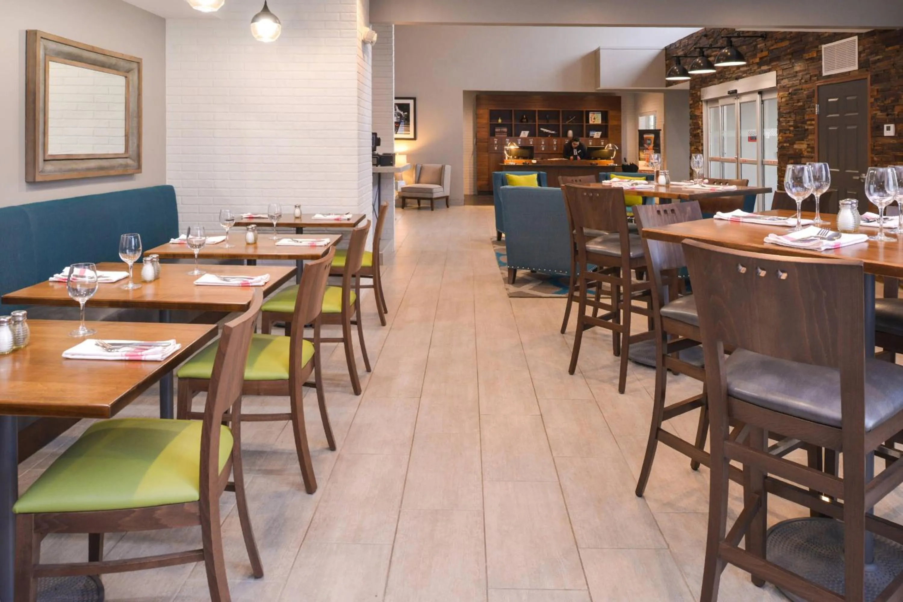 Restaurant/places to eat in Four Points By Sheraton Mount Prospect O’Hare