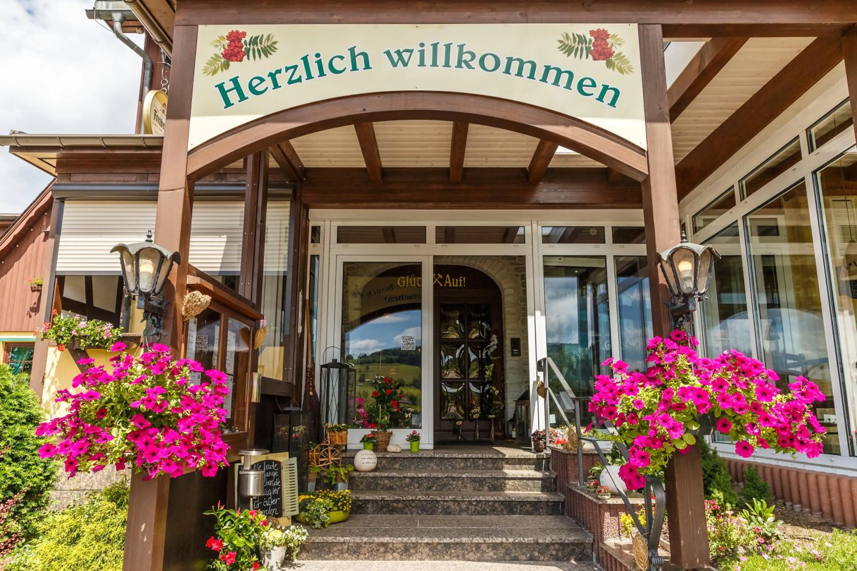 Facade/entrance in Landhotel zu Heidelberg