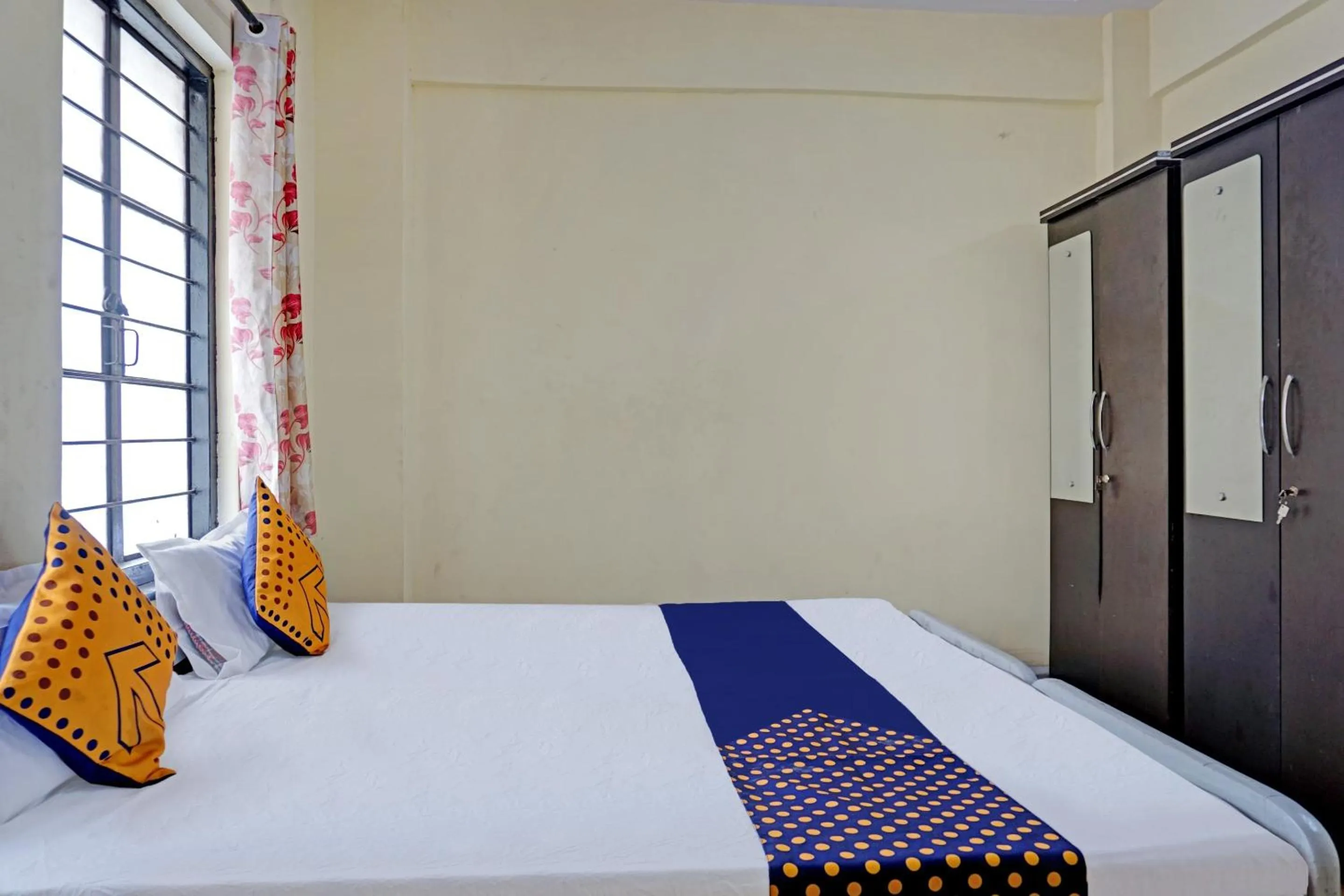 Bedroom, Bed in SPOT ON Hotel Prakash Residency, Near Hanuman Gym Ajmera Colony, Pimpri