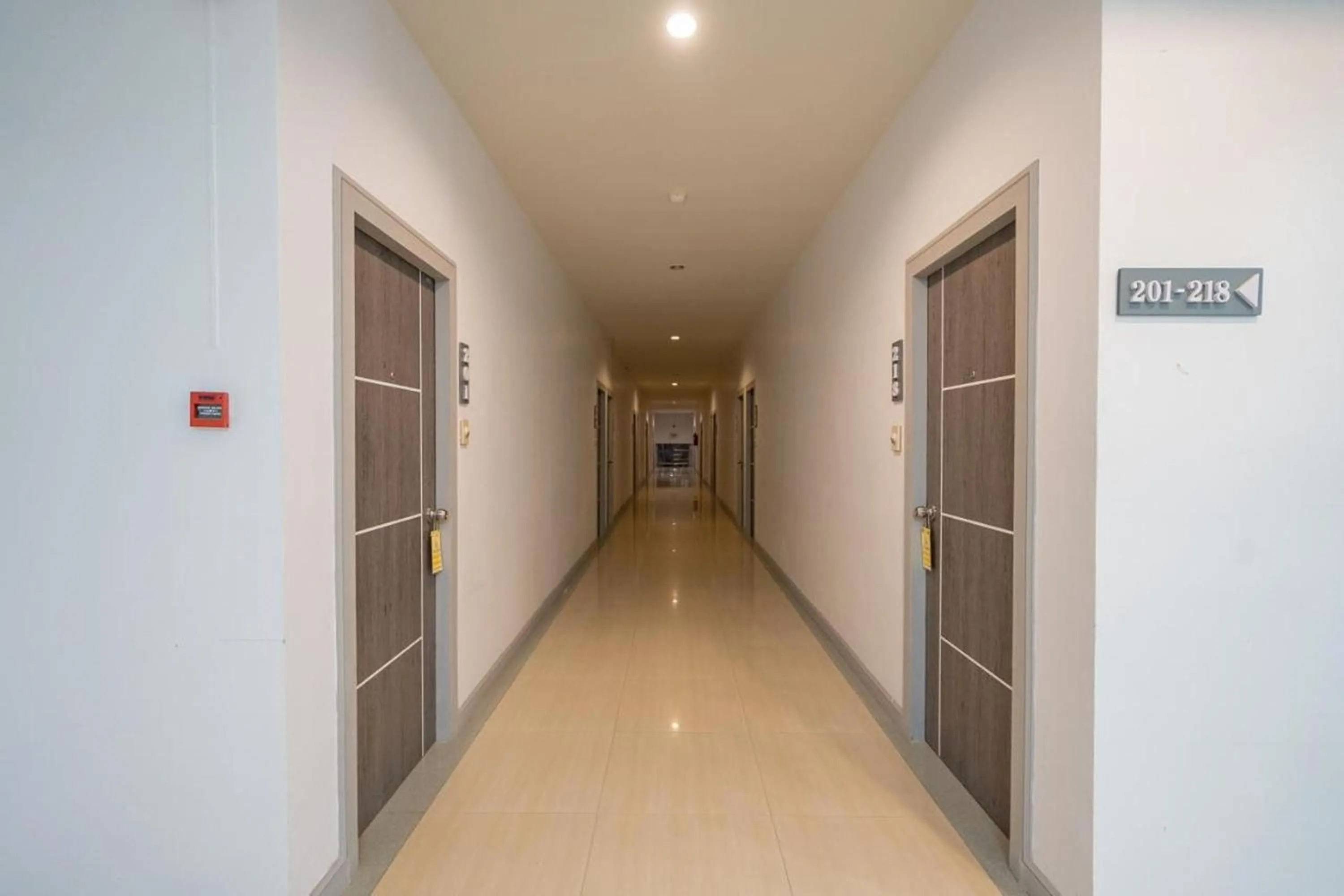 Property building in Top Inn Hotel พร้อมอาหารเช้า ใกล้วัดป่าวังน้ำเย็นและสถานที่ท่องเที่ยว