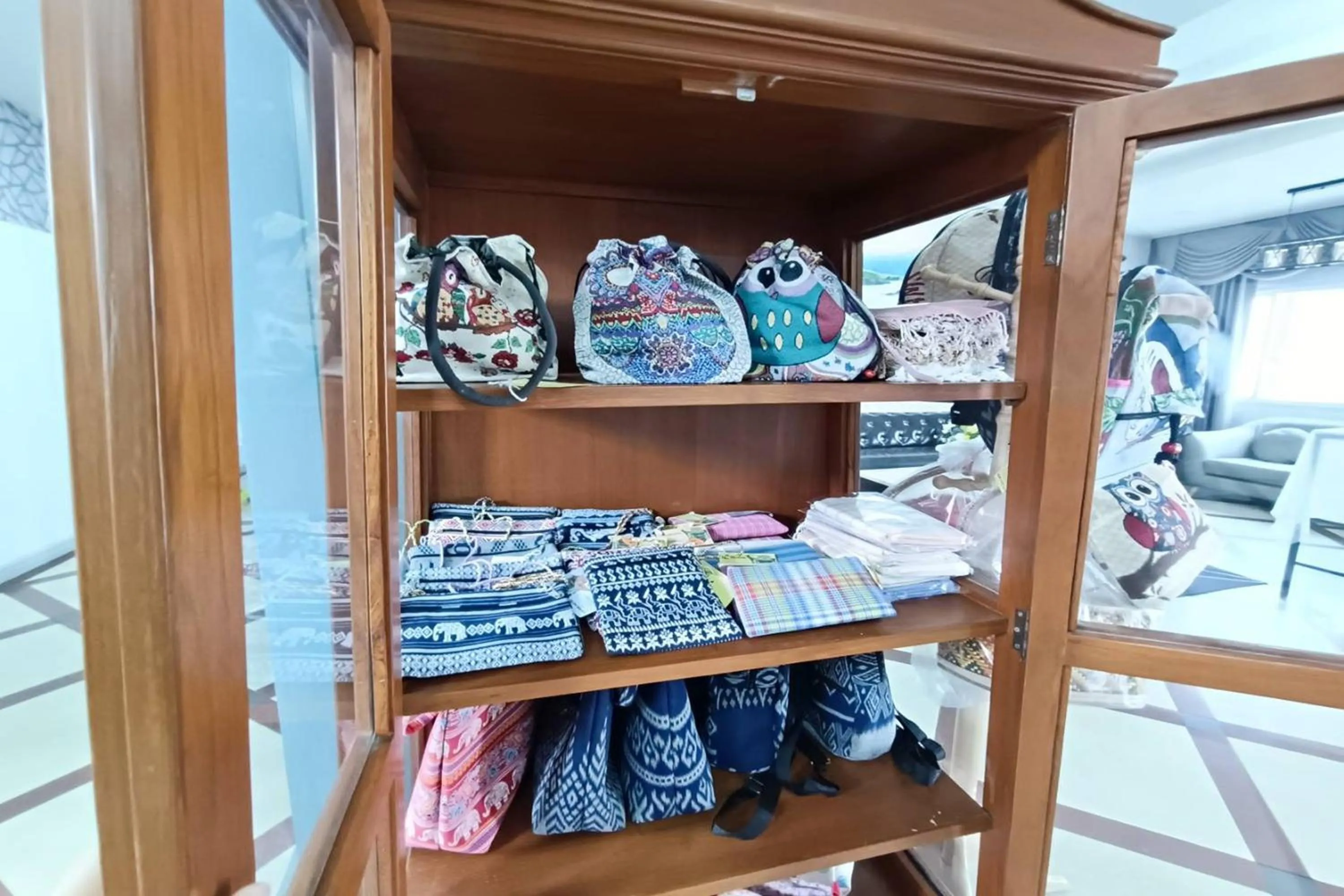 Lobby or reception in Top Inn Hotel พร้อมอาหารเช้า ใกล้วัดป่าวังน้ำเย็นและสถานที่ท่องเที่ยว