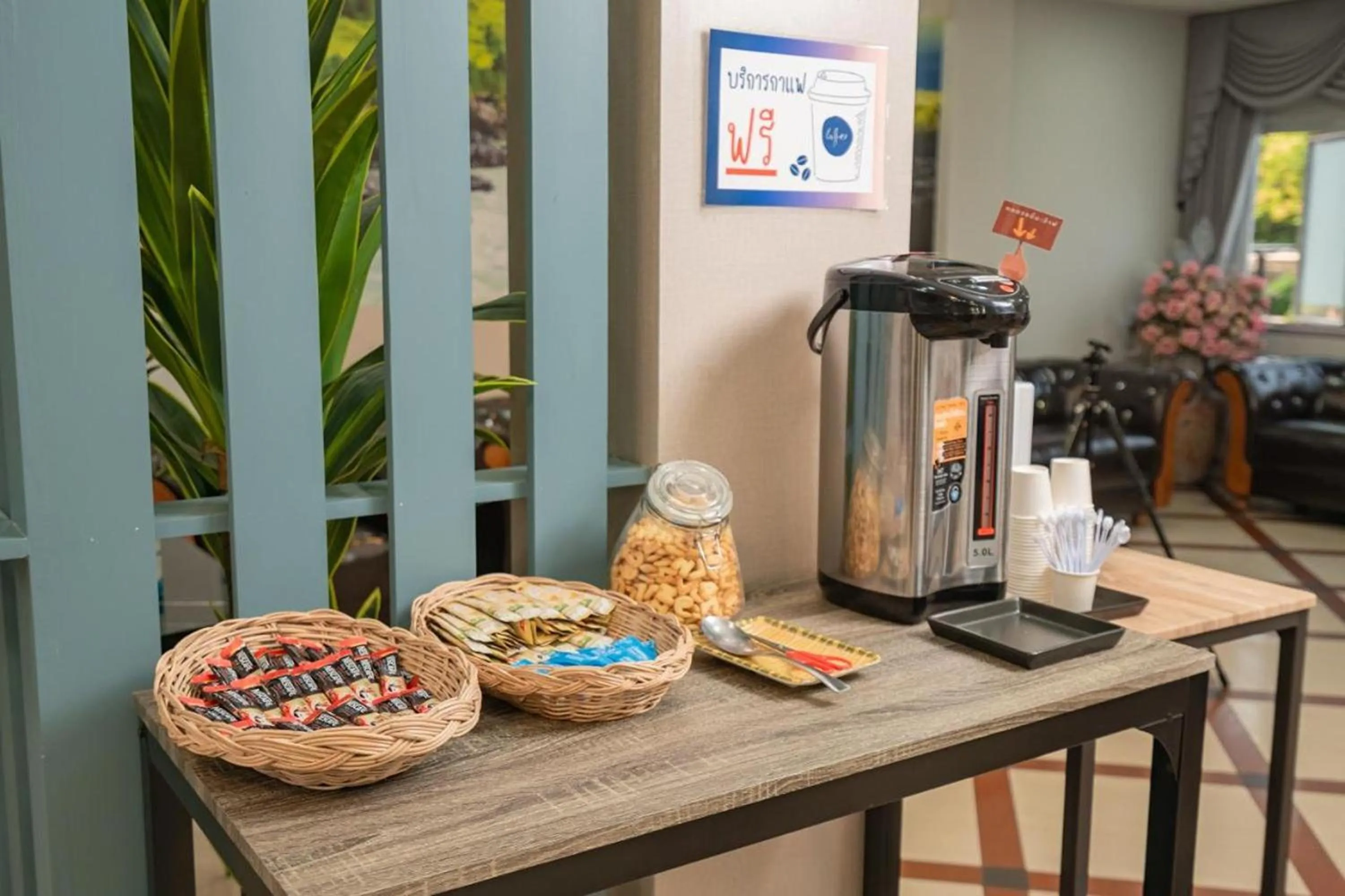 Breakfast in Top Inn Hotel พร้อมอาหารเช้า ใกล้วัดป่าวังน้ำเย็นและสถานที่ท่องเที่ยว