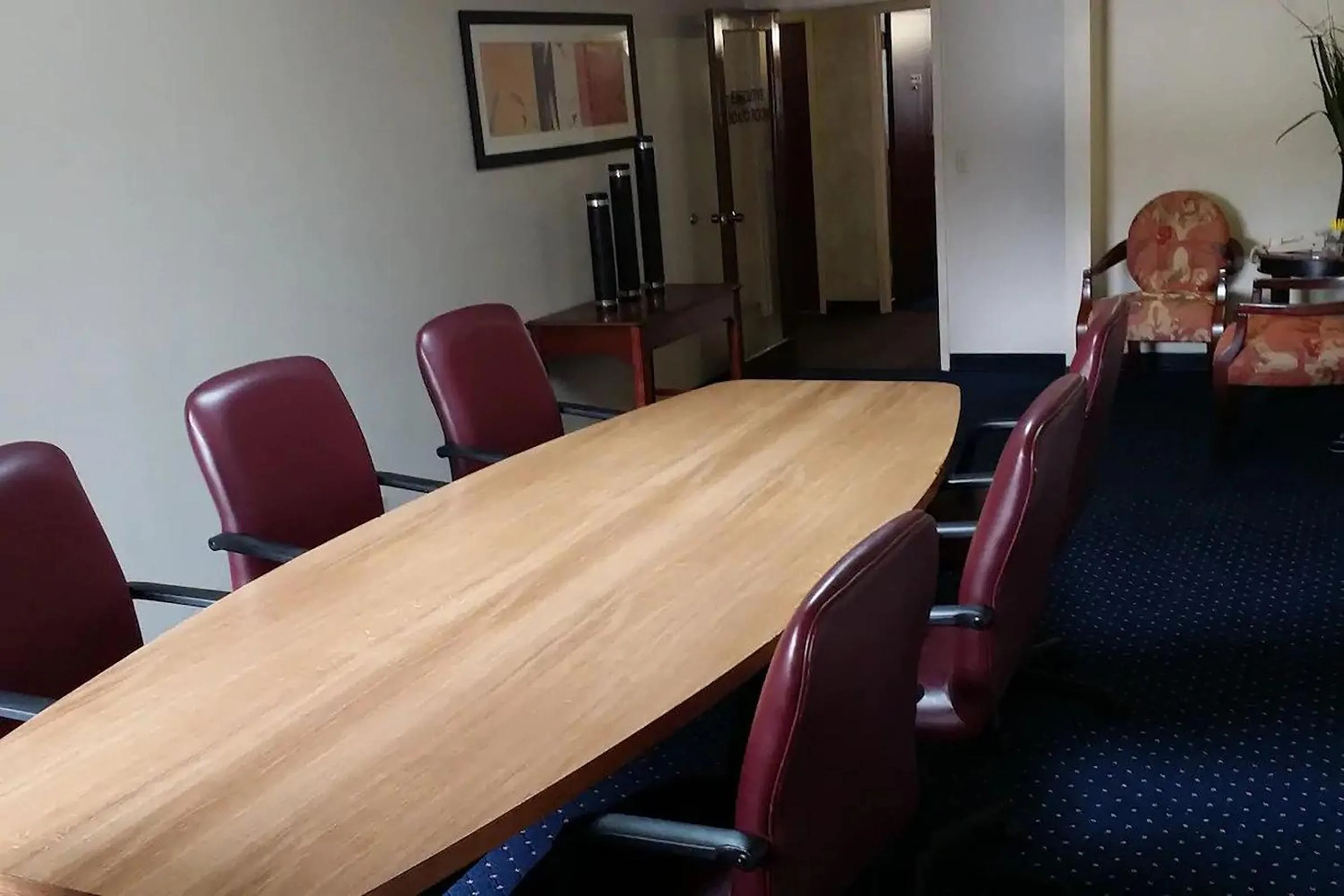 Business facilities in Norwood Inn & Suites La Crosse