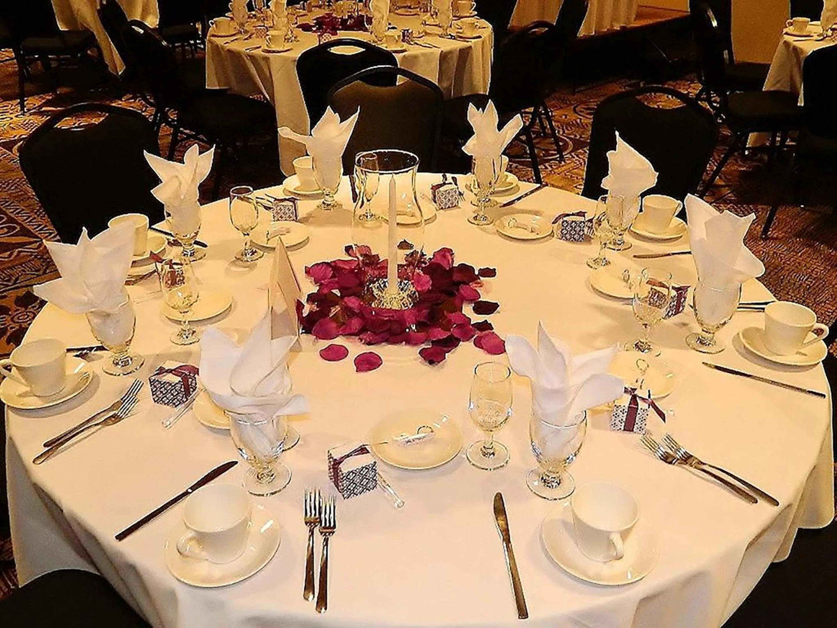 Restaurant/Places to Eat in Norwood Inn & Suites La Crosse