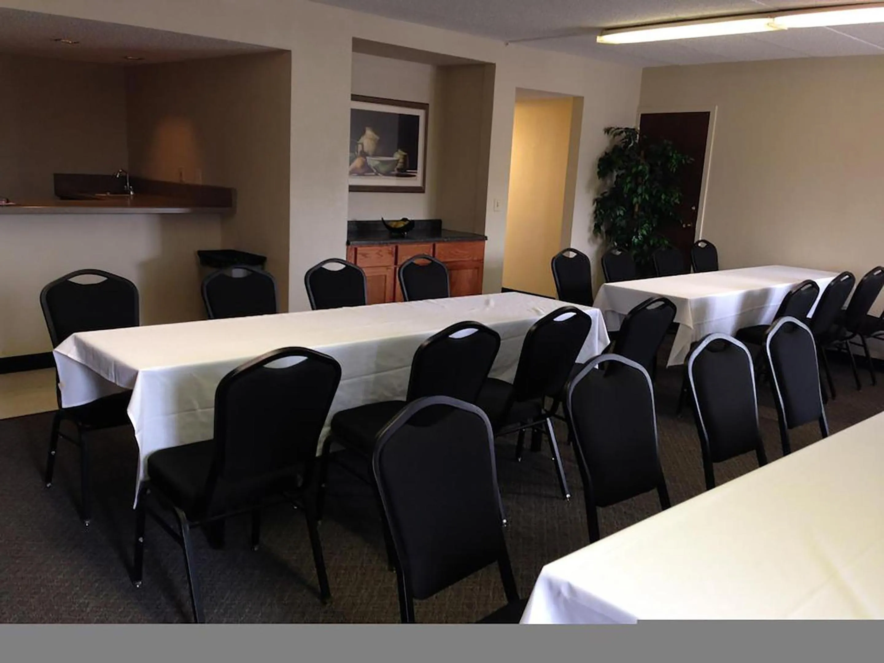 Business facilities in Norwood Inn & Suites La Crosse