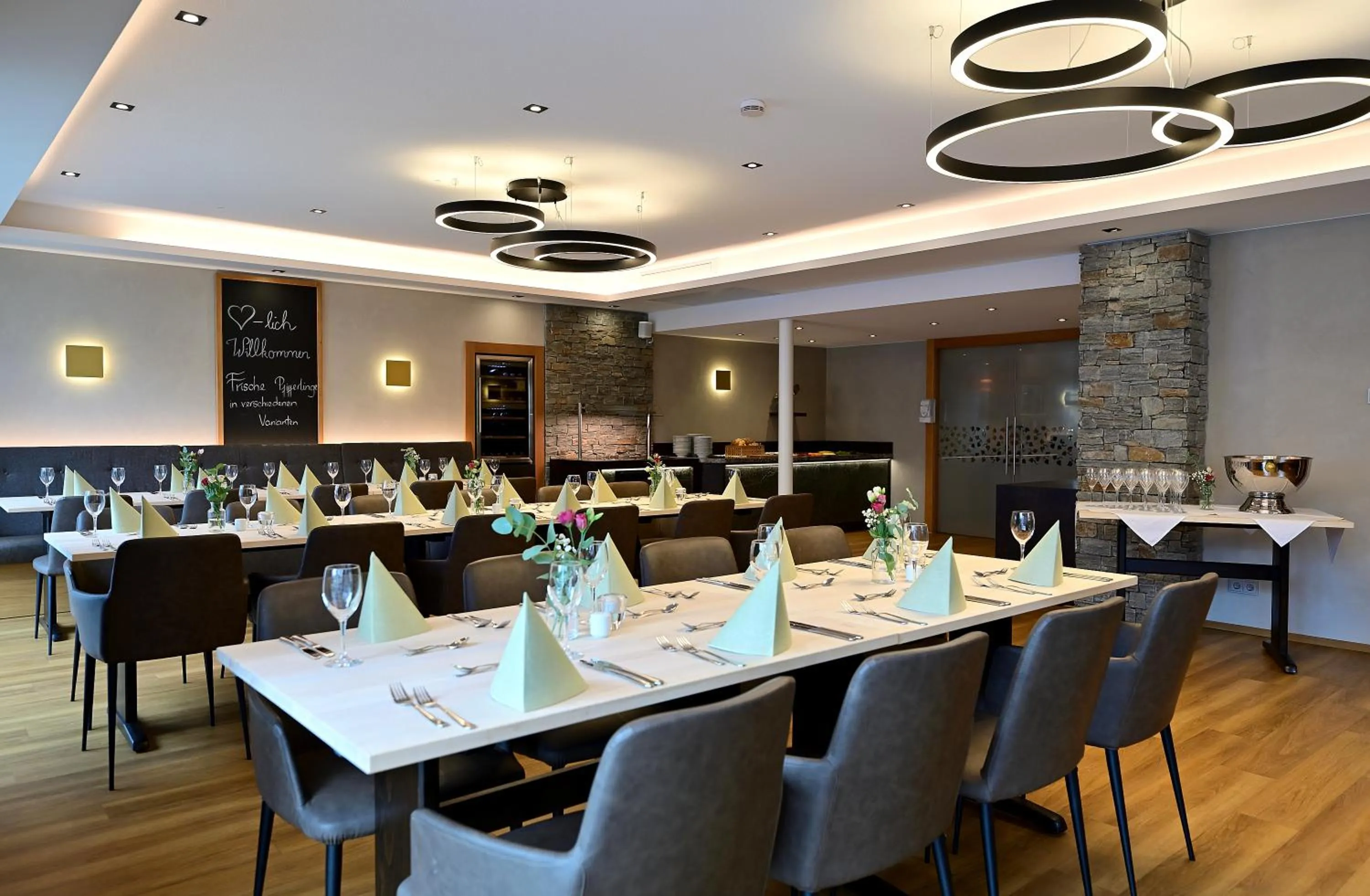 Restaurant/places to eat in Lindenberger Hof