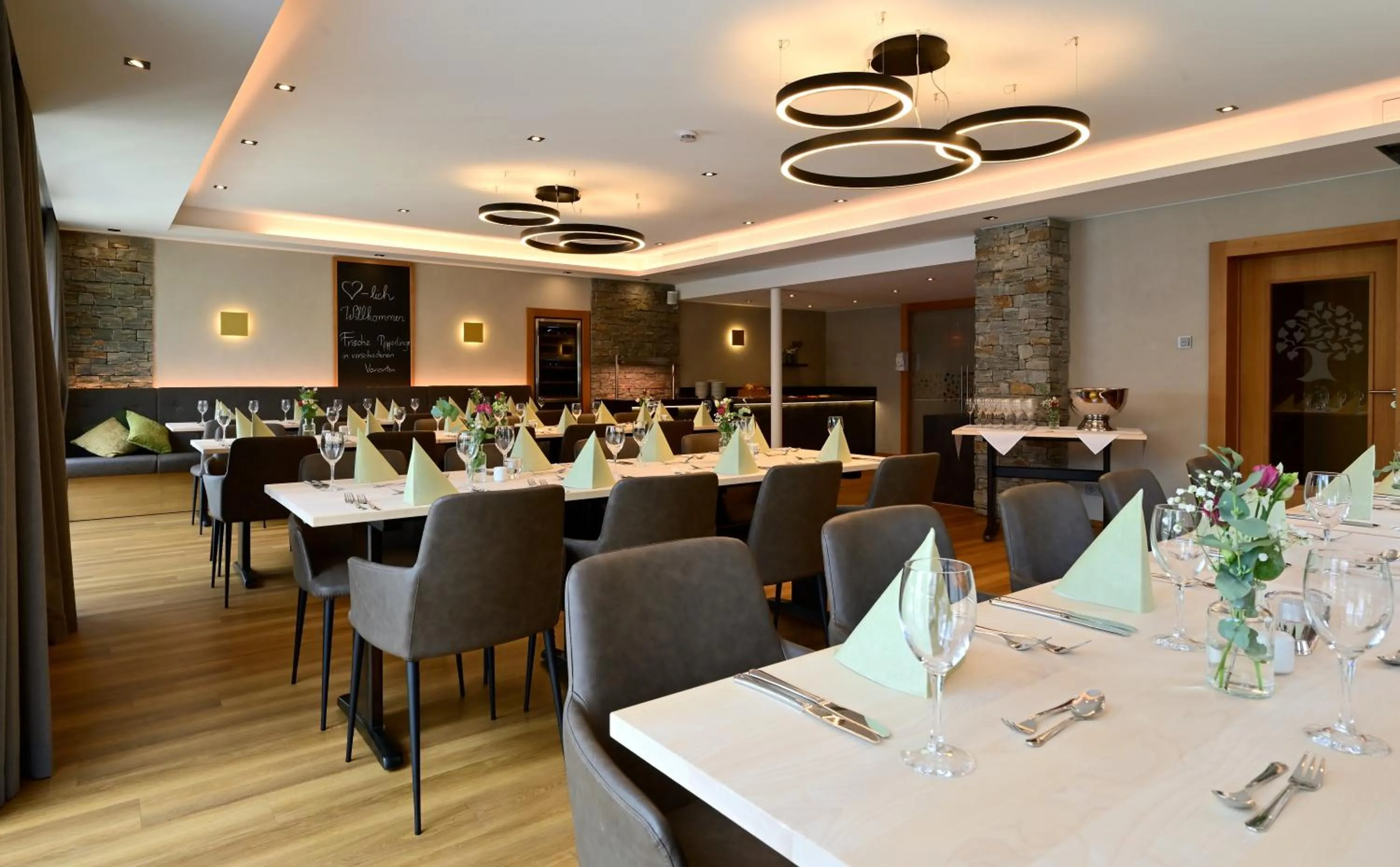 Restaurant/places to eat in Lindenberger Hof