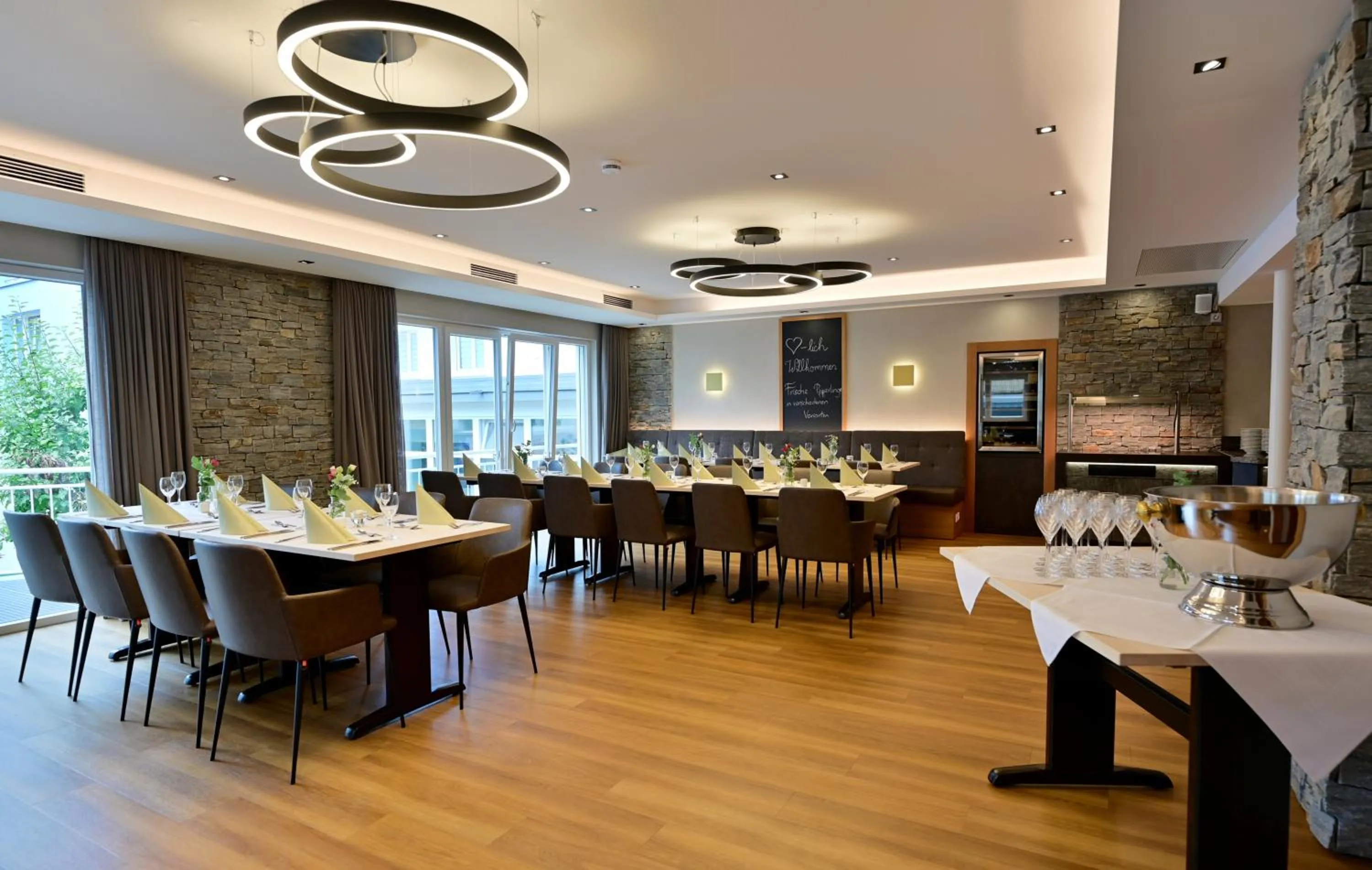 Restaurant/places to eat in Lindenberger Hof