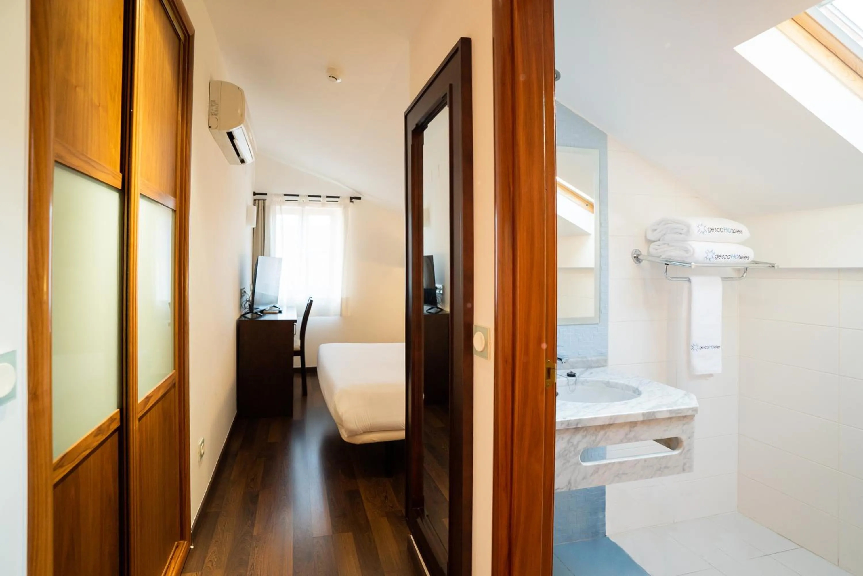 Photo of the whole room, Bed in Hotel Rincón del Conde