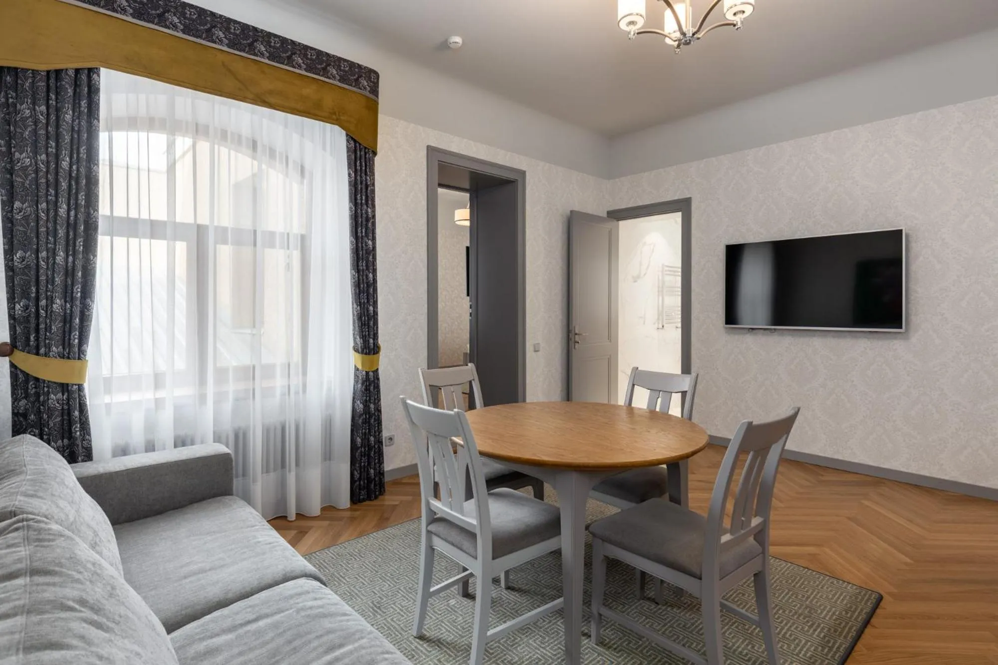 Roze Republikas Apartments