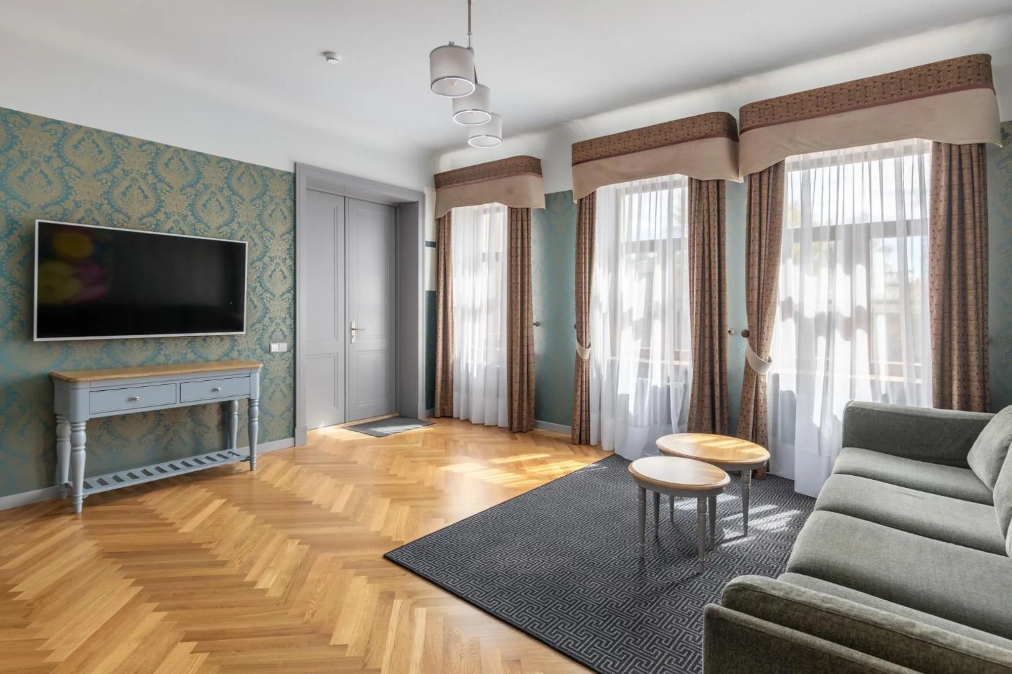 Roze Republikas Apartments