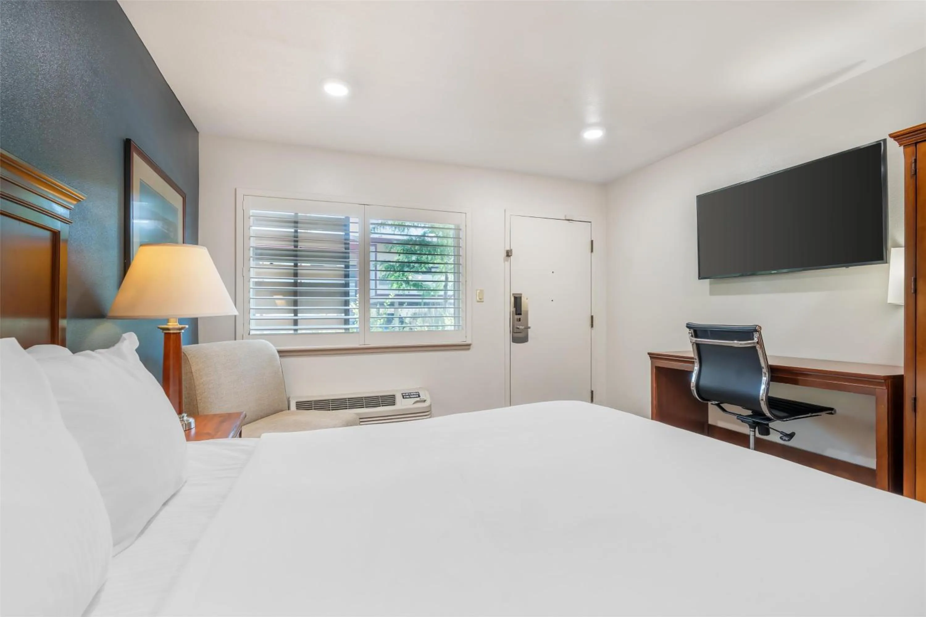 Bedroom, Bed in Best Western Plus Clocktower Inn