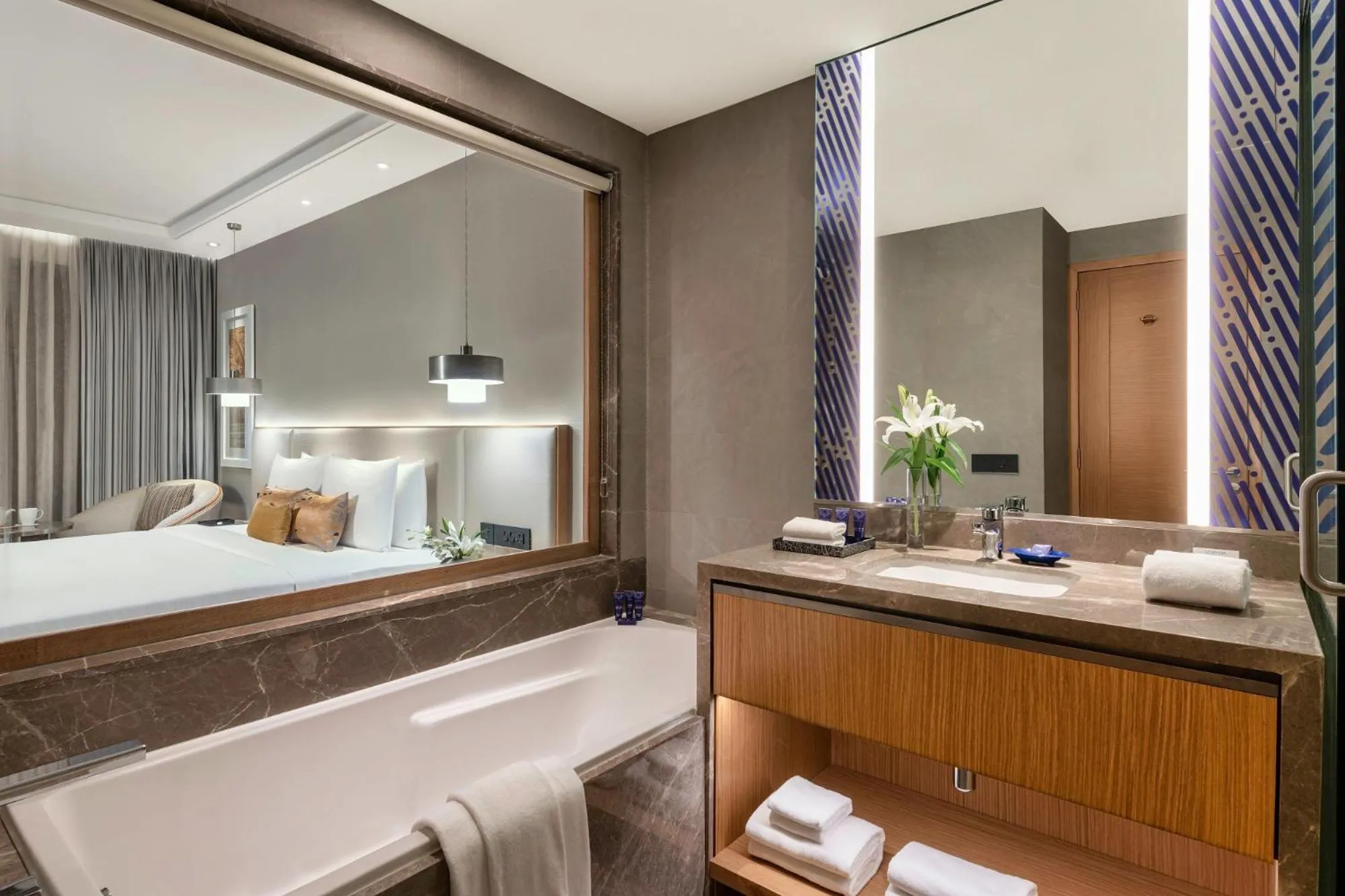Bath, Bed in Vivanta Bhubaneswar DN Square