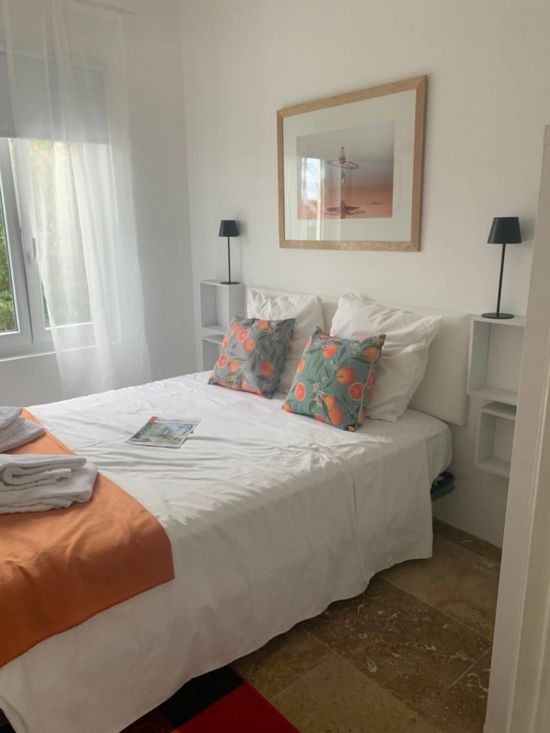 Bedroom, Bed in Croissant de Lune