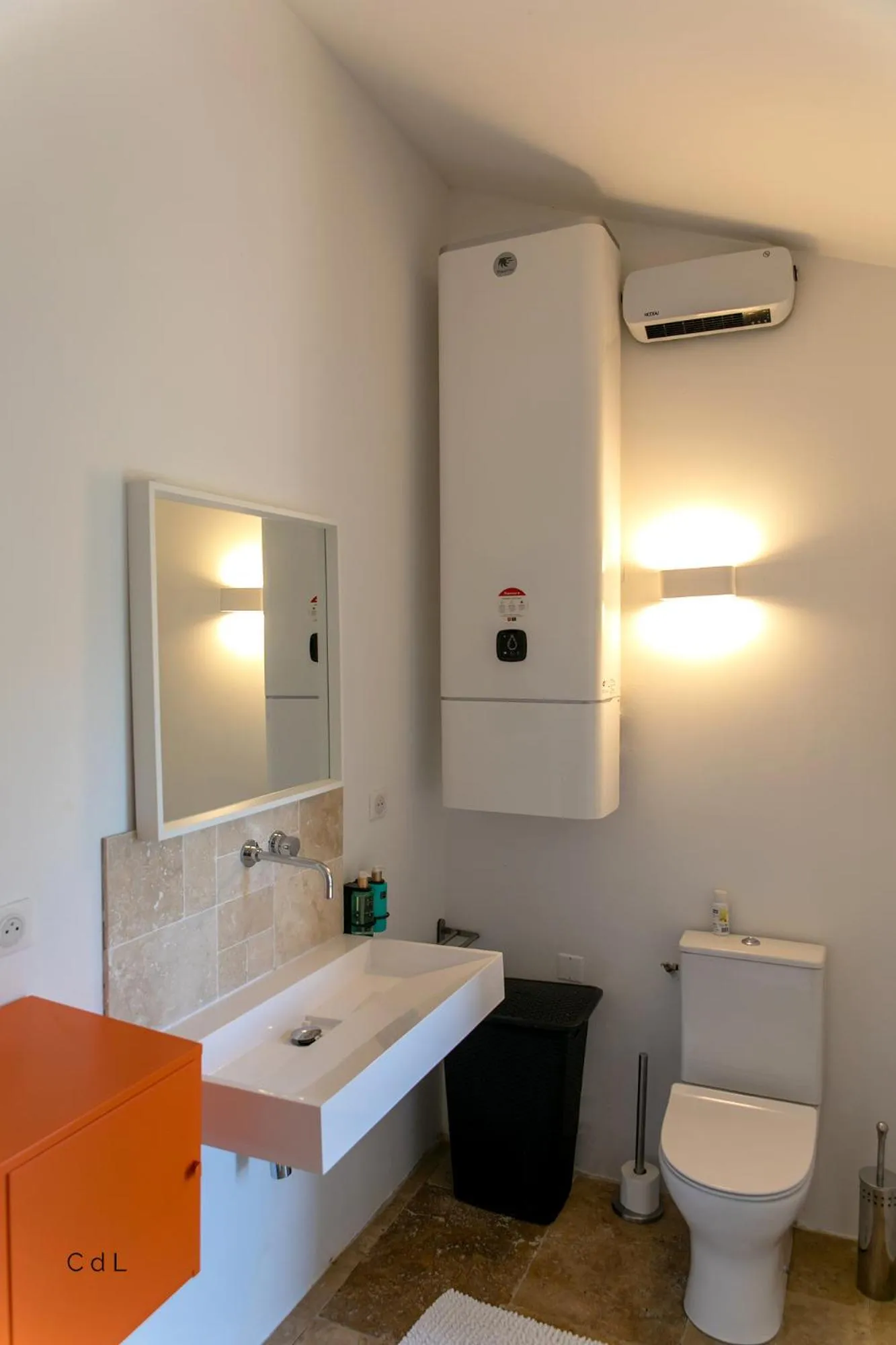 Toilet in Croissant de Lune