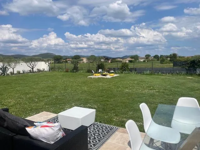 Patio in Croissant de Lune