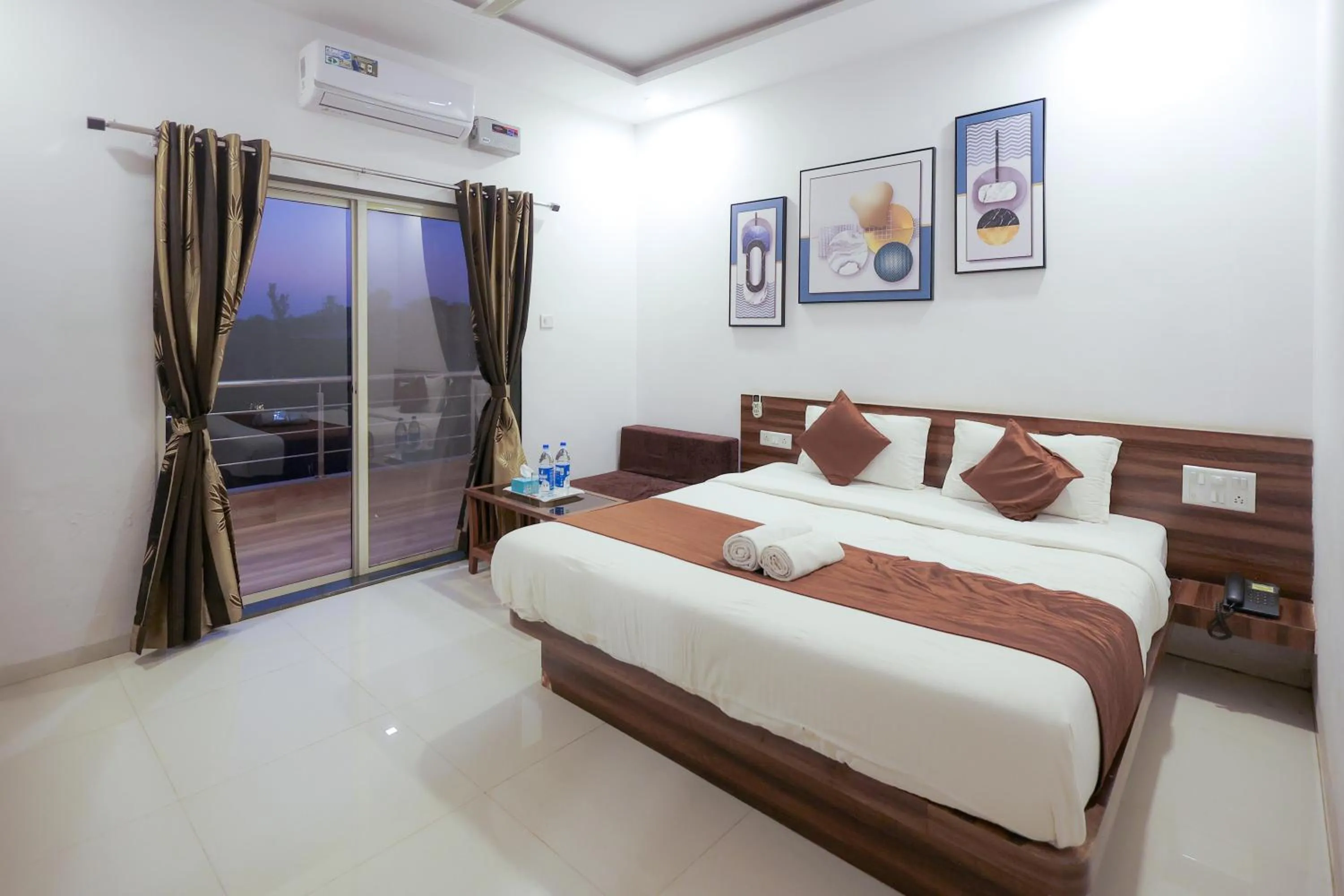 Bedroom, Bed in Hotel Green Exotica Mahabaleshwar