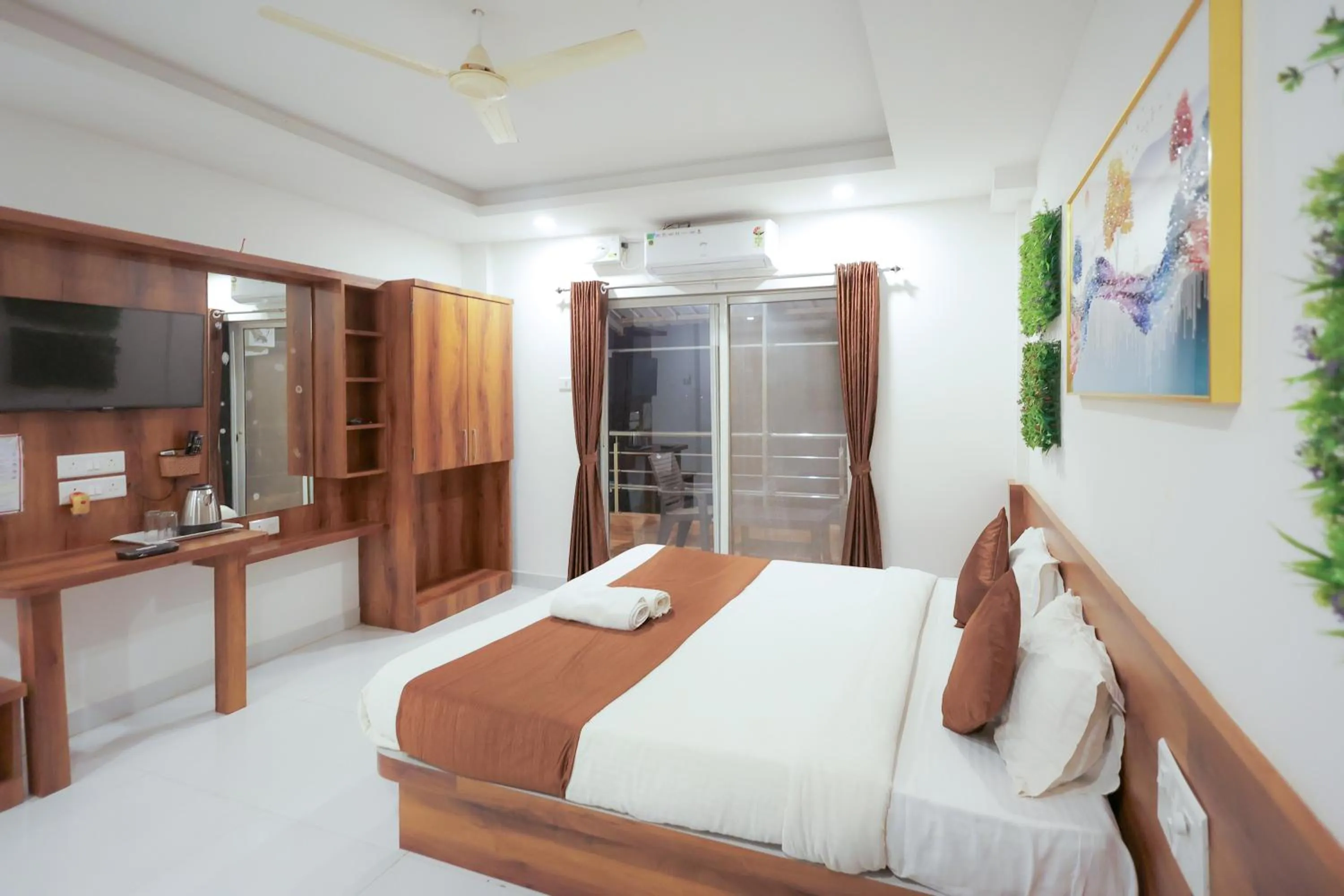 Bedroom, Bed in Hotel Green Exotica Mahabaleshwar