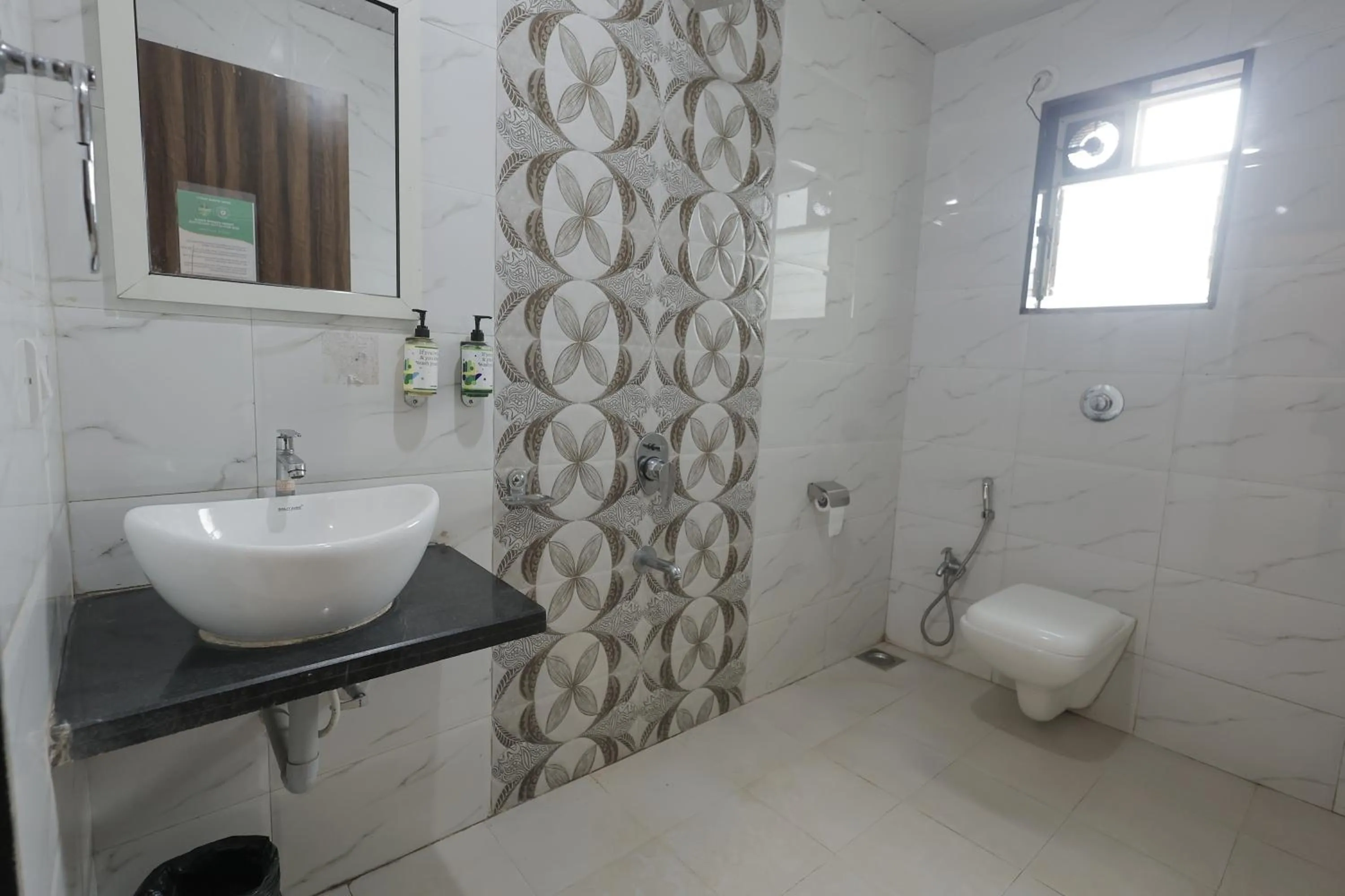 Bathroom in Hotel Green Exotica Mahabaleshwar