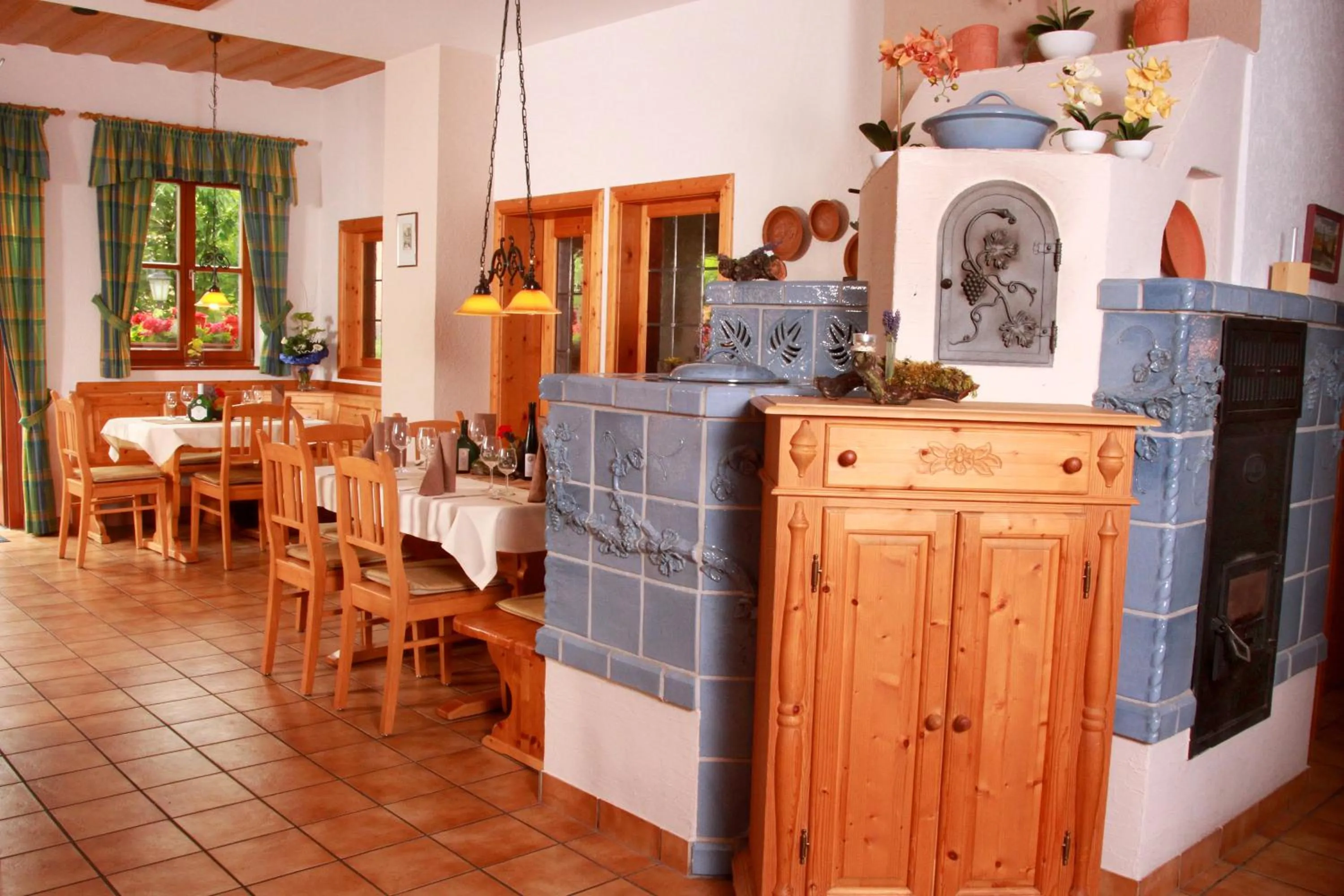 Restaurant/places to eat in Hotel & Gasthof zum Rödelseer Schwan