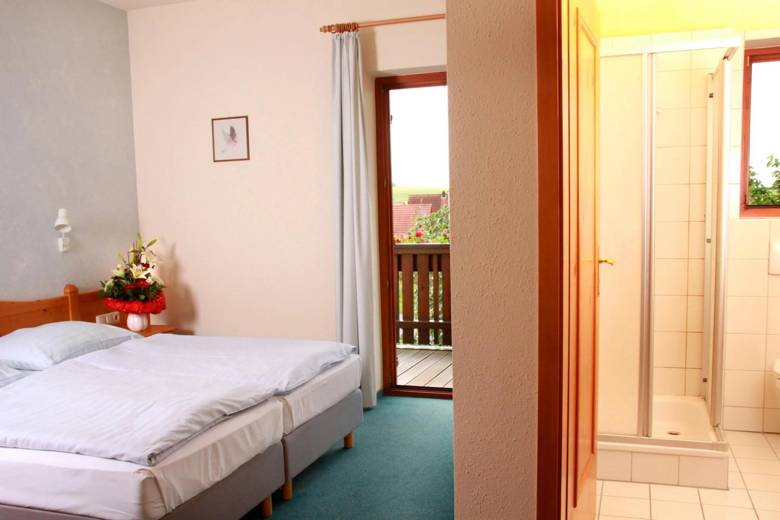 Day, Bed in Hotel & Gasthof zum Rödelseer Schwan