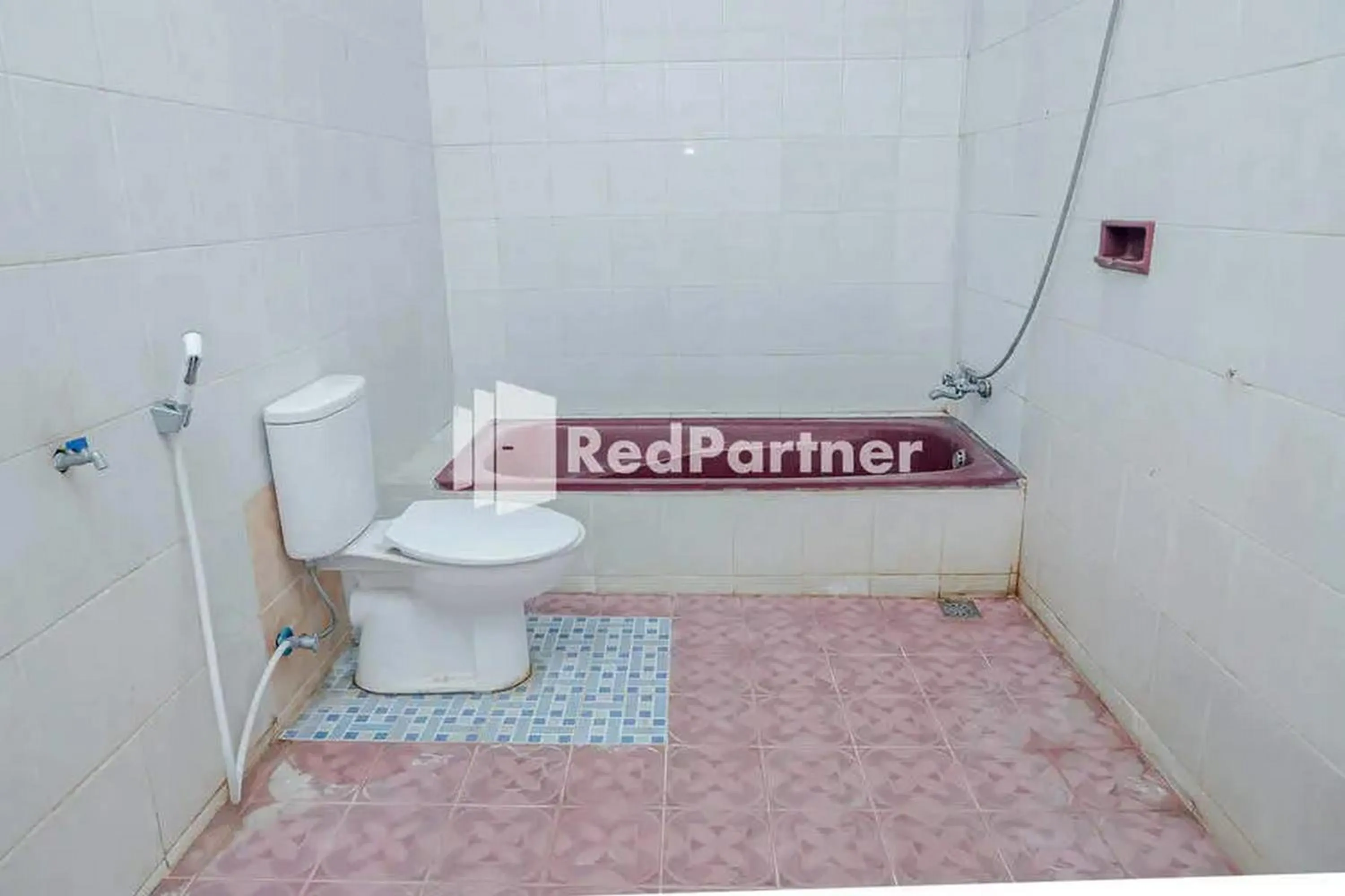 Toilet in Pondok Damai Guest House Syariah Mitra RedDoorz