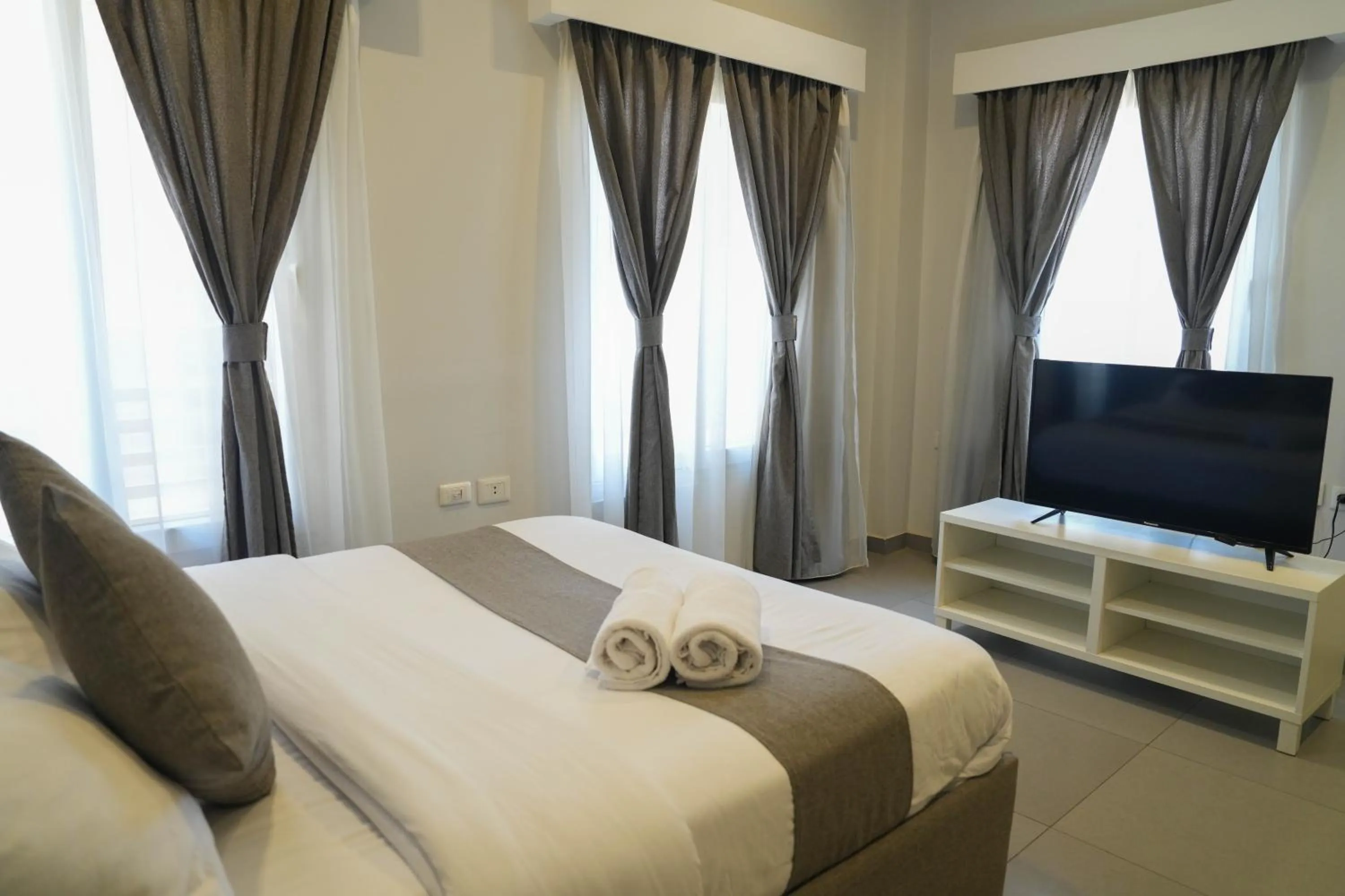 Communal lounge/ TV room, Bed in Villa 55